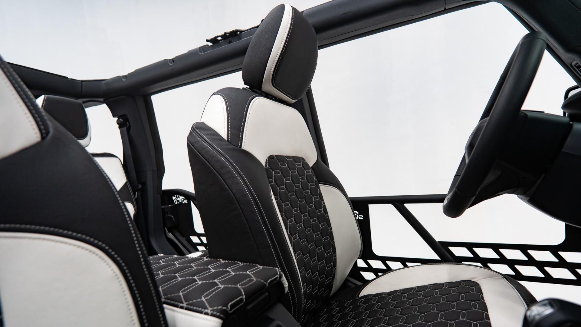 2025 FORD BRONCO in Black, photo 22 of 60
