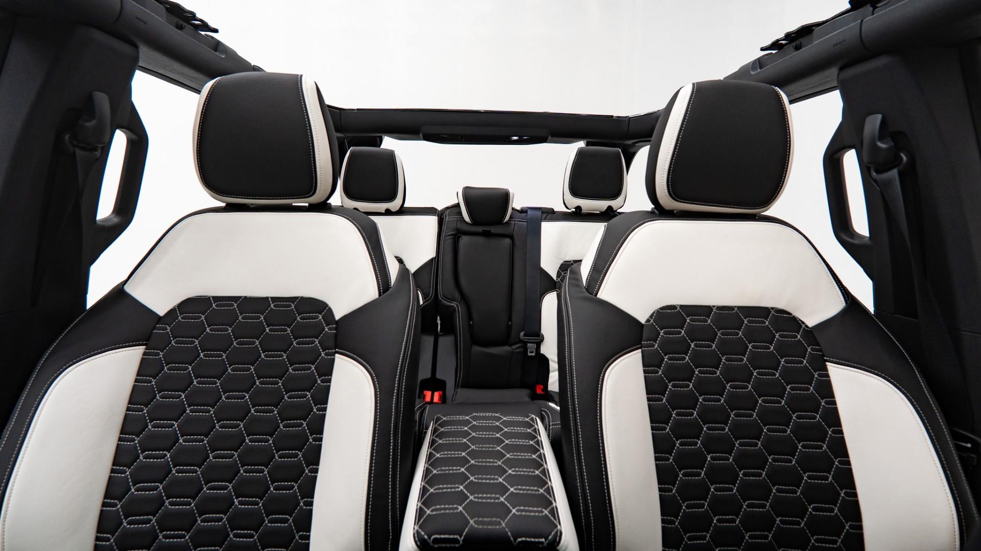 2025 FORD BRONCO in Black, photo 3 of 60