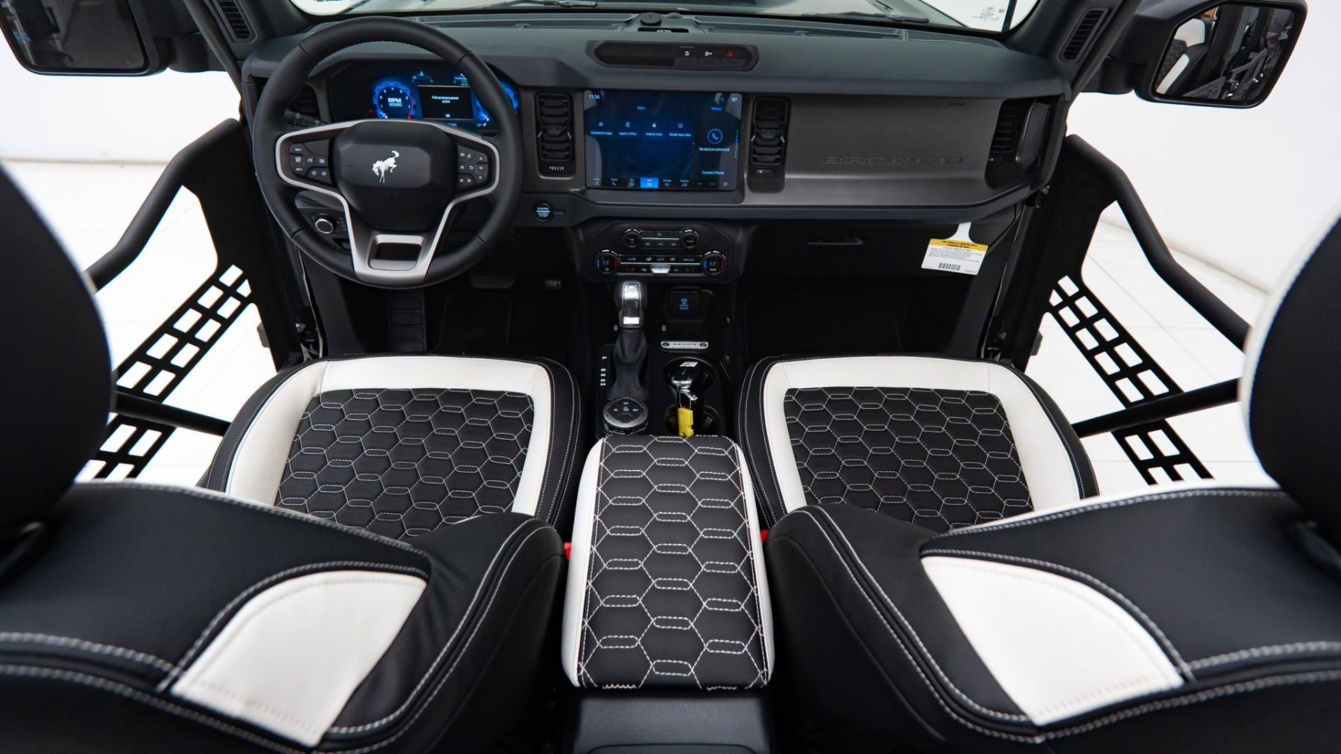 2025 FORD BRONCO in Black, photo 2 of 60
