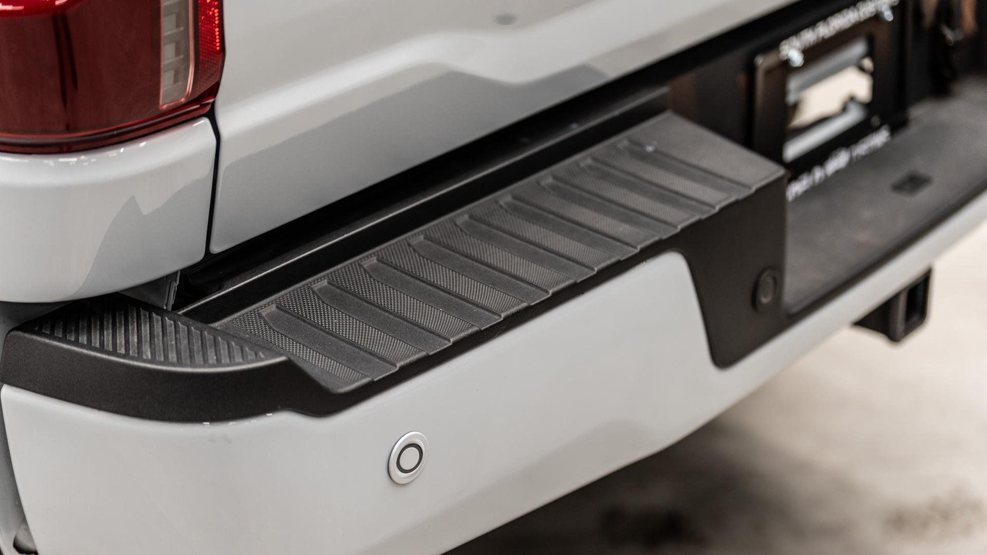 2025 FORD F-150 in White, photo 17 of 41