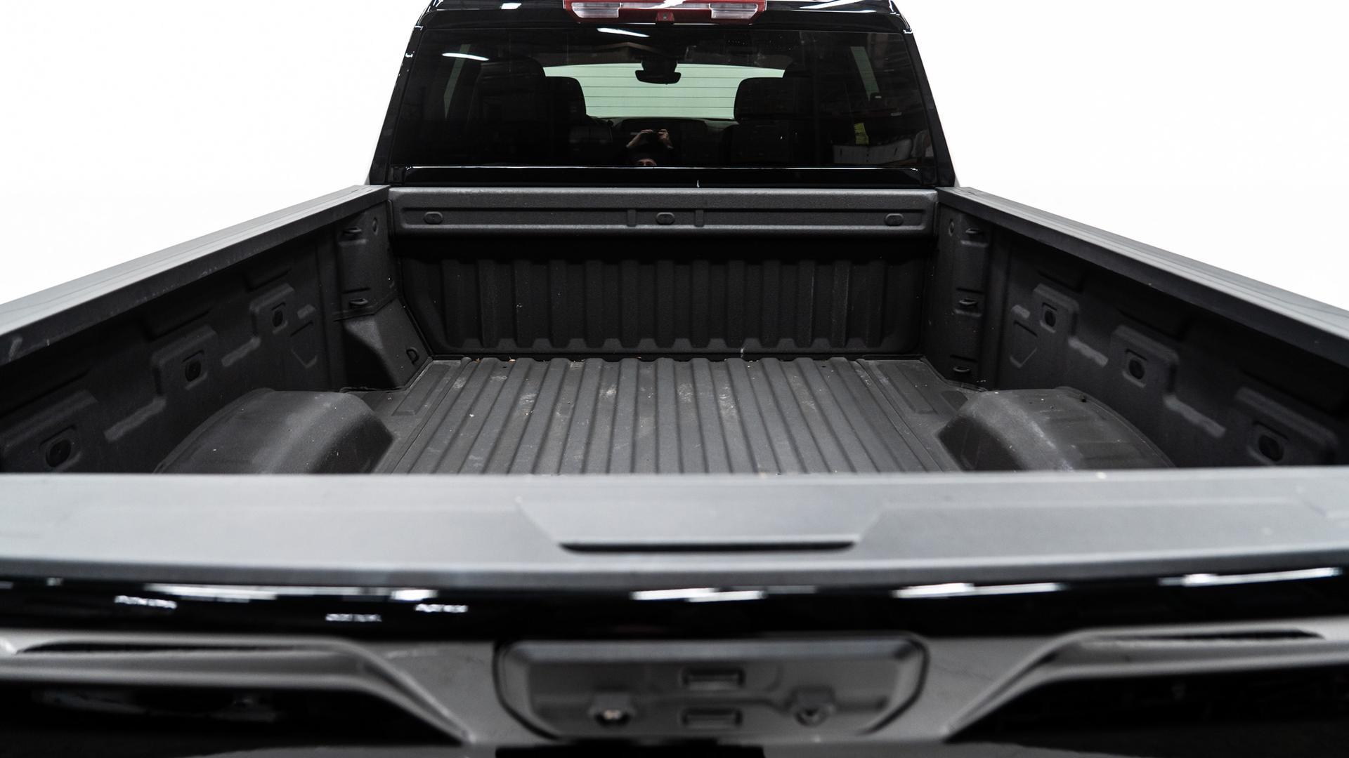 2024 CHEVROLET SILVERADO 2500HD in BLACK, photo 10 of 52