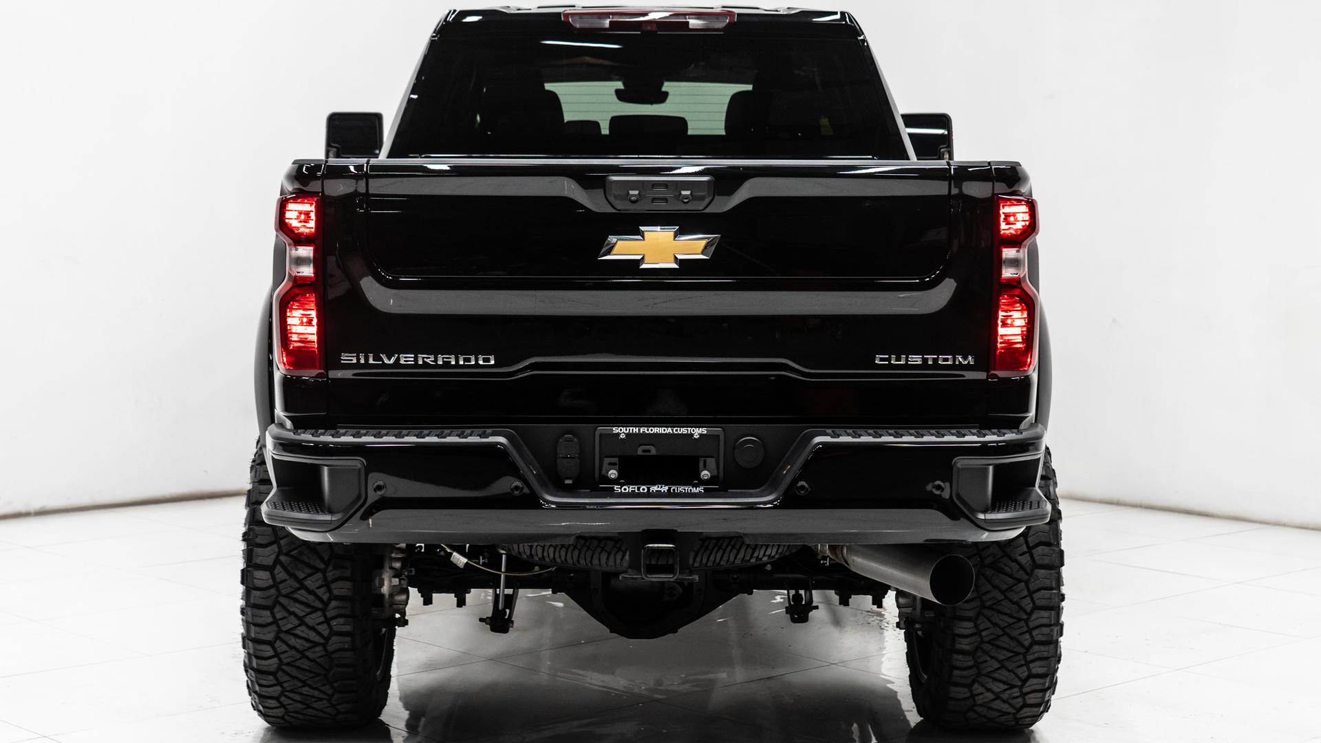 2024 CHEVROLET SILVERADO 2500HD in BLACK, photo 8 of 52