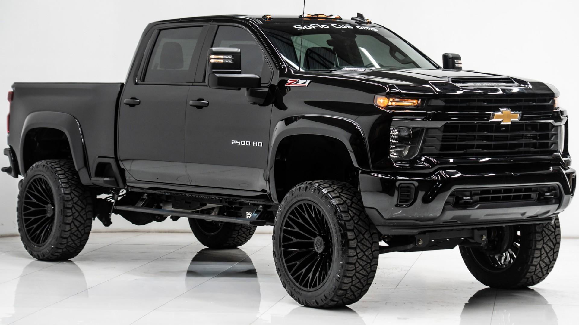 2024 CHEVROLET SILVERADO 2500HD in BLACK, photo 3 of 52