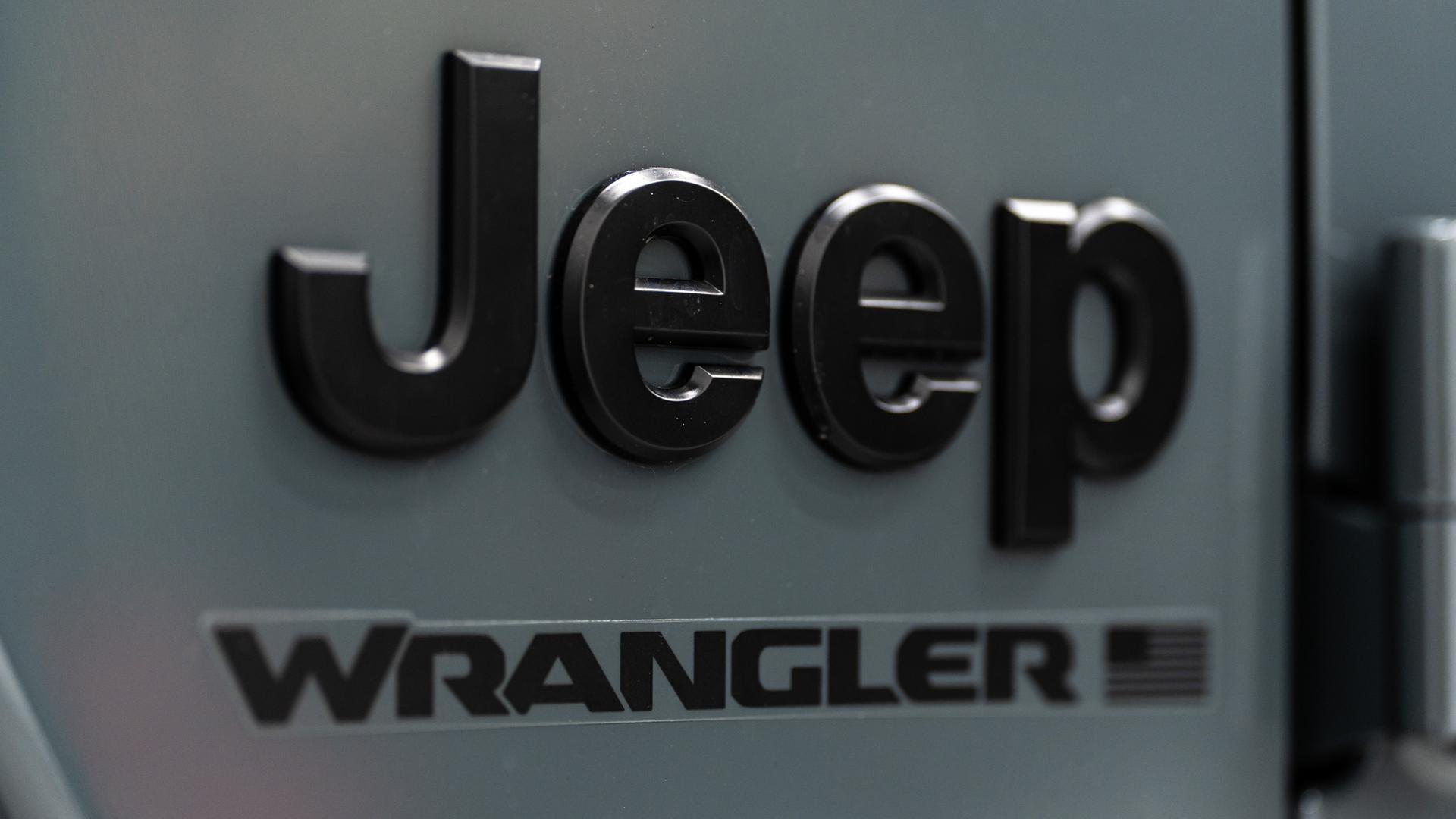 2026 JEEP WRANGLER in ANVIL CLEARCOAT, photo 17 of 49