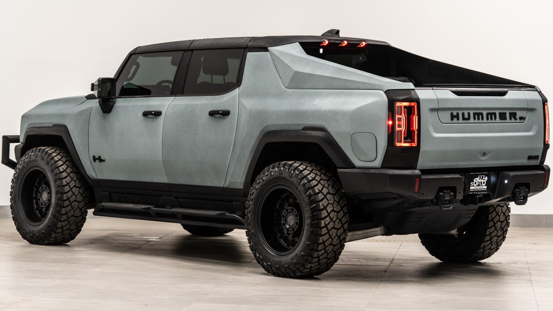 2022 GMC HUMMER EV in Gray, photo 10 of 60