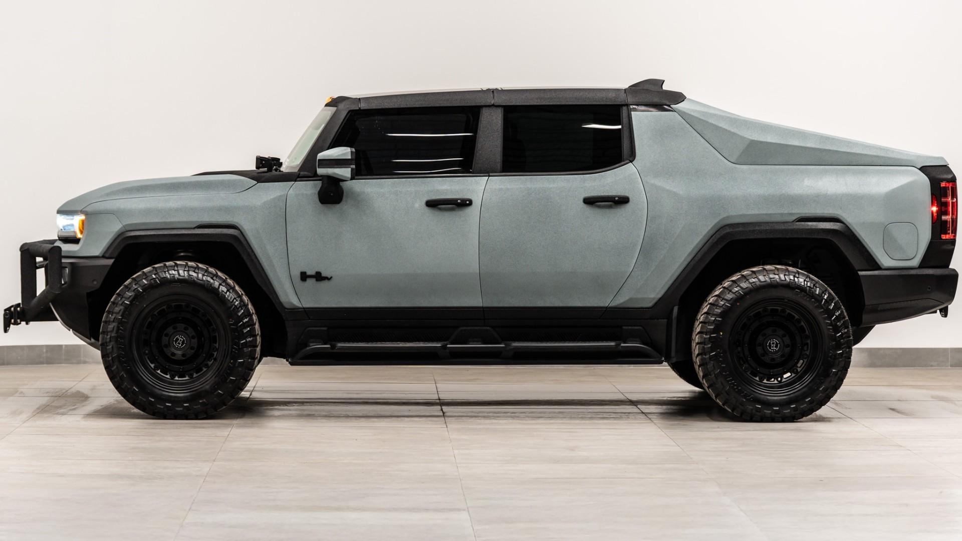 2022 GMC HUMMER EV in Gray, photo 16 of 60