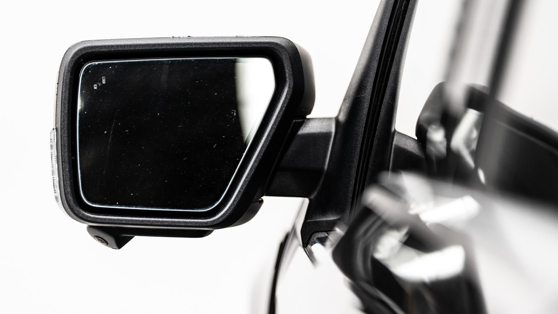 2024 FORD F-150 LARIAT in Black, photo 17 of 44