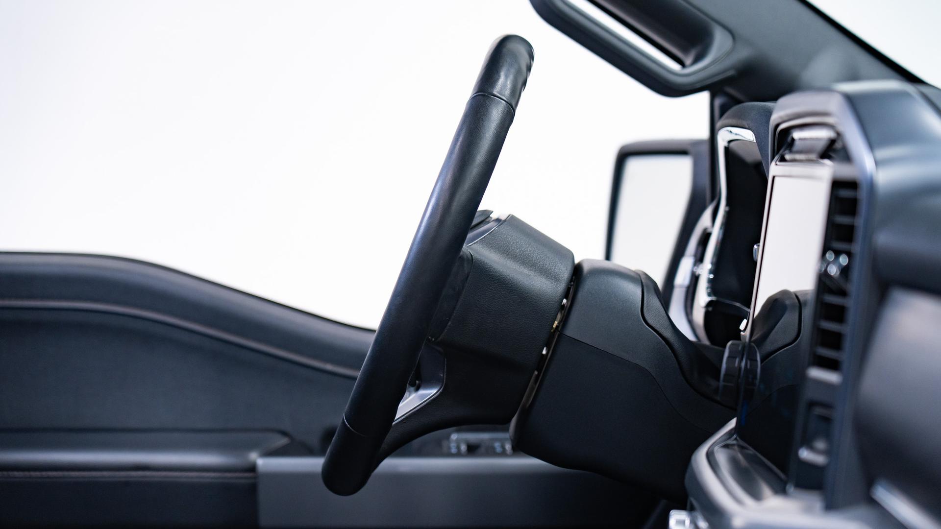 2024 FORD F-150 LARIAT in Black, photo 24 of 44
