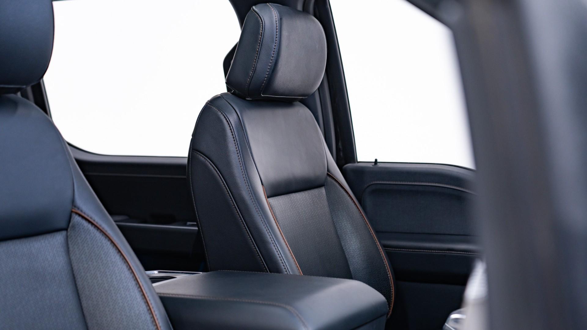 2024 FORD F-150 LARIAT in Black, photo 25 of 44