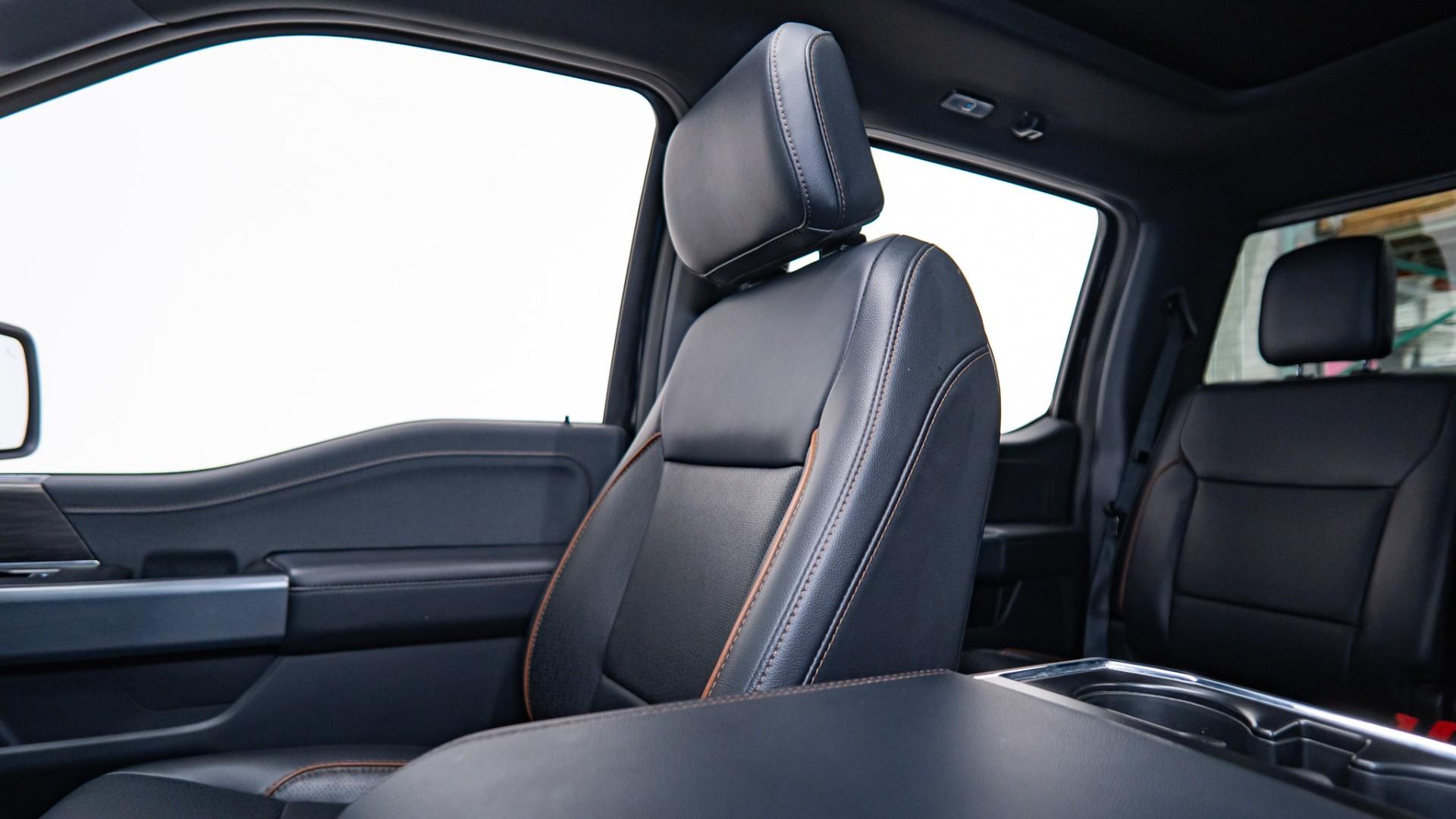 2024 FORD F-150 LARIAT in Black, photo 33 of 44