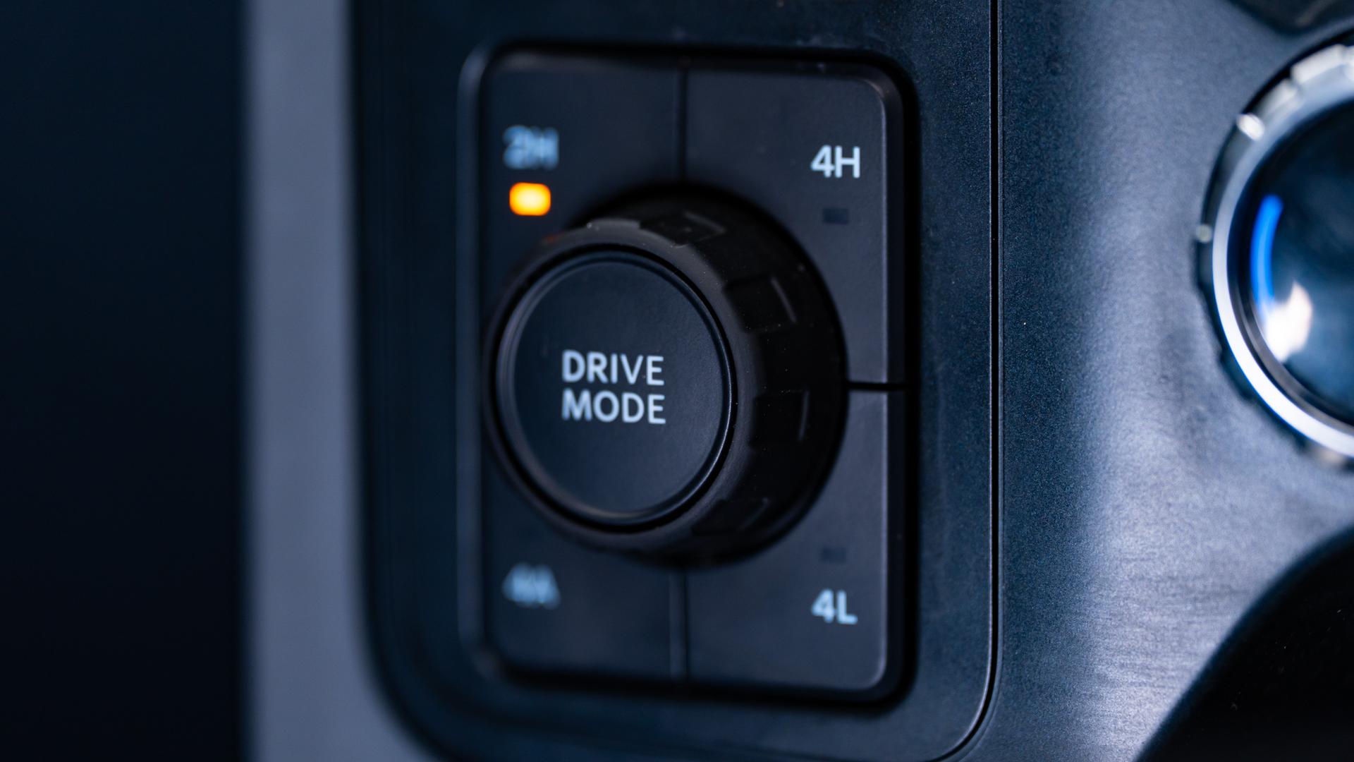 2024 FORD F-150 LARIAT in Black, photo 38 of 44