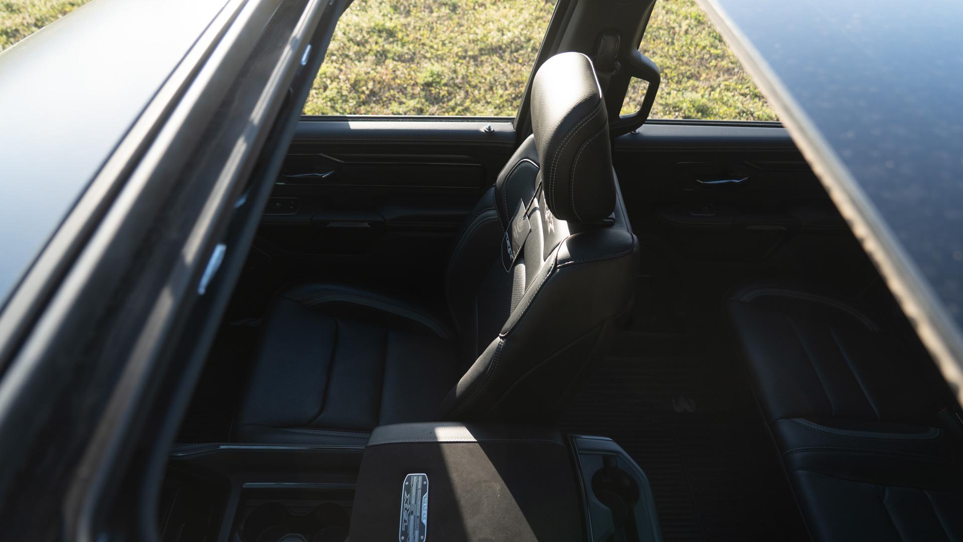 2023 RAM TRX in DIAMOND BLACK CRYSTAL PEARLCOAT, photo 15 of 60