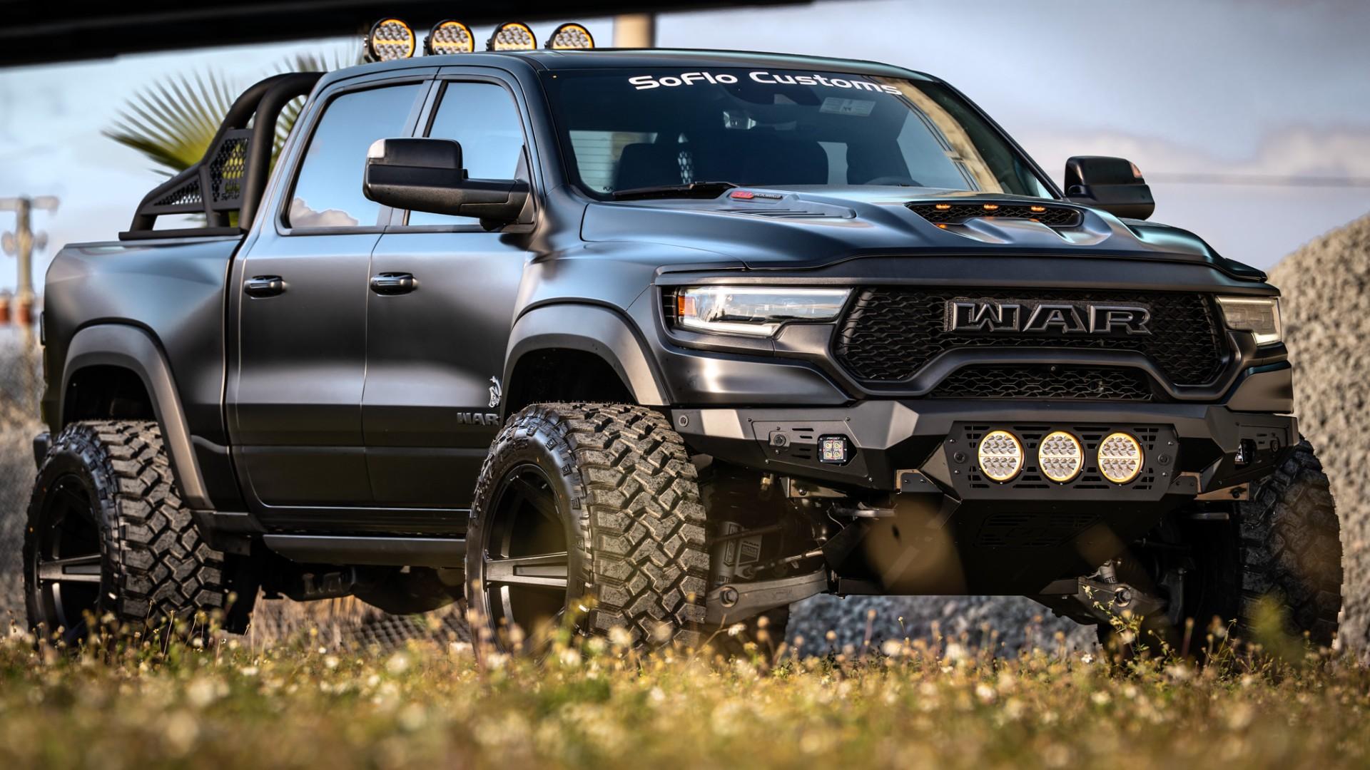 2023 RAM TRX in DIAMOND BLACK CRYSTAL PEARLCOAT, photo 21 of 60
