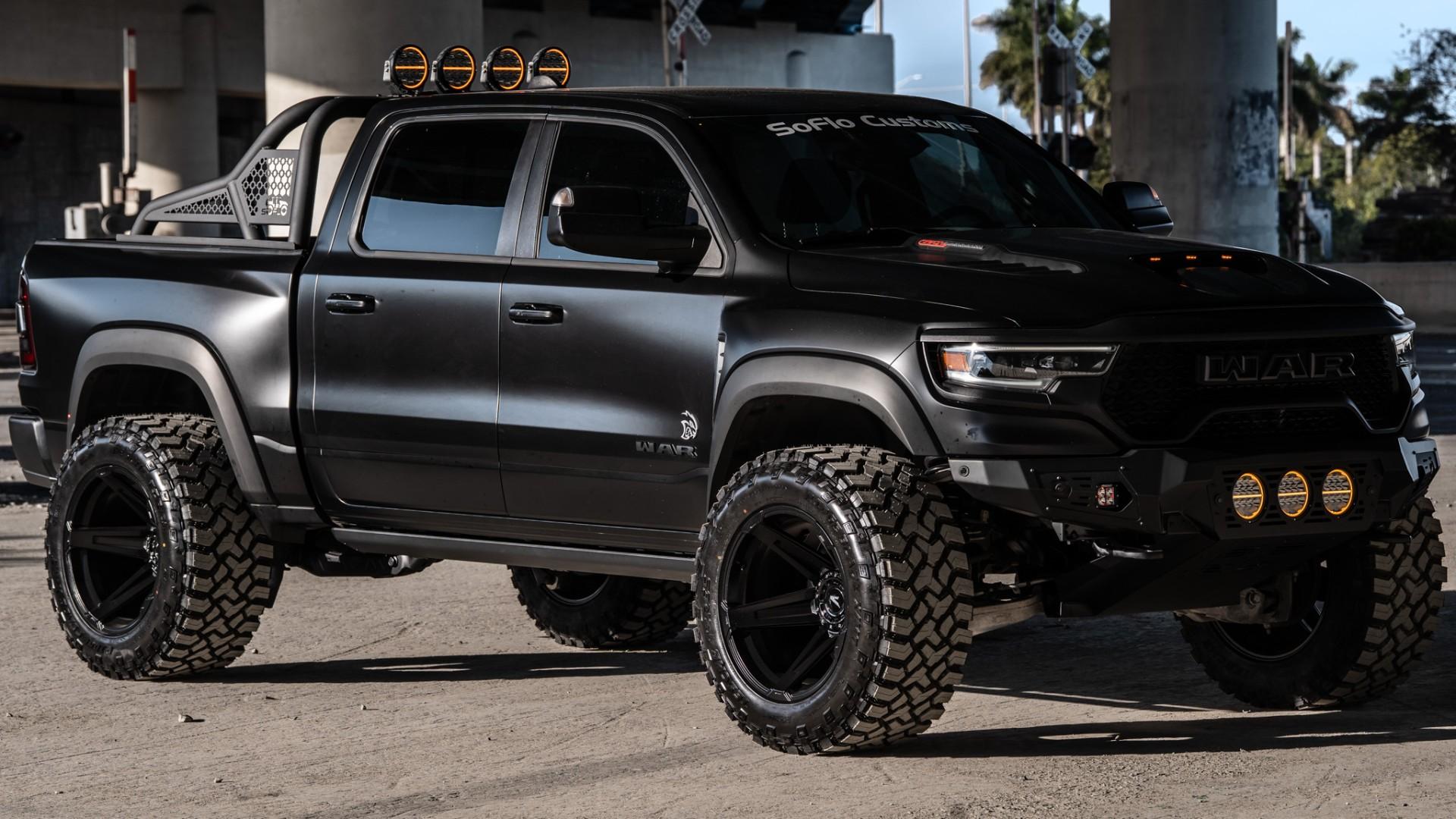 2023 RAM TRX in DIAMOND BLACK CRYSTAL PEARLCOAT, photo 32 of 60
