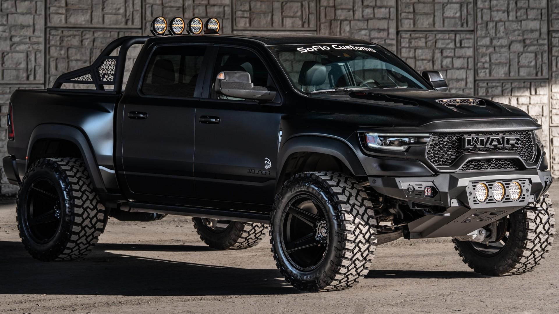 2023 RAM TRX in DIAMOND BLACK CRYSTAL PEARLCOAT, photo 35 of 60