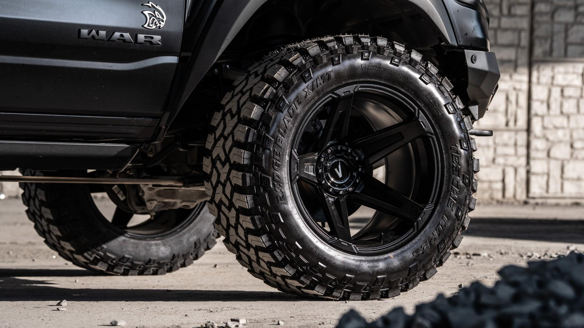 2023 RAM TRX in DIAMOND BLACK CRYSTAL PEARLCOAT, photo 37 of 60