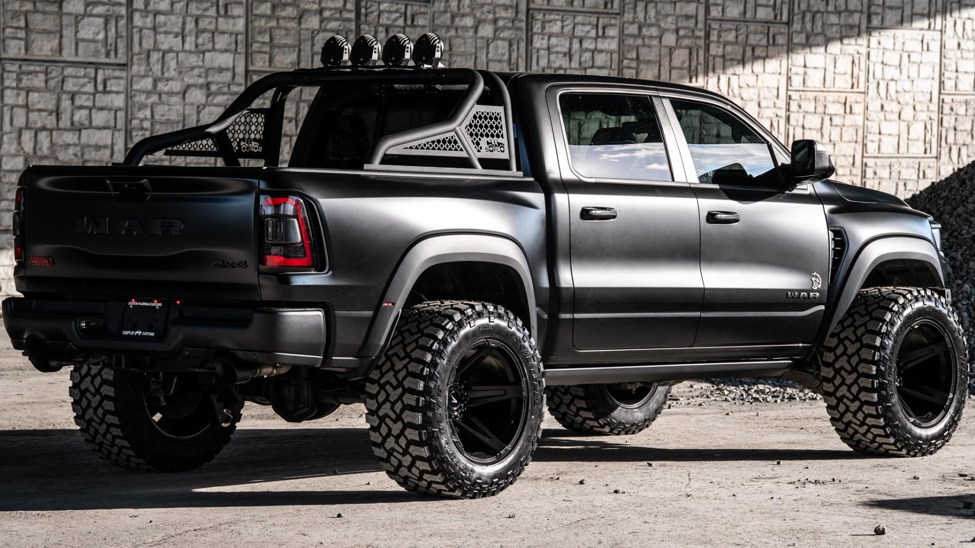 2023 RAM TRX in DIAMOND BLACK CRYSTAL PEARLCOAT, photo 39 of 60