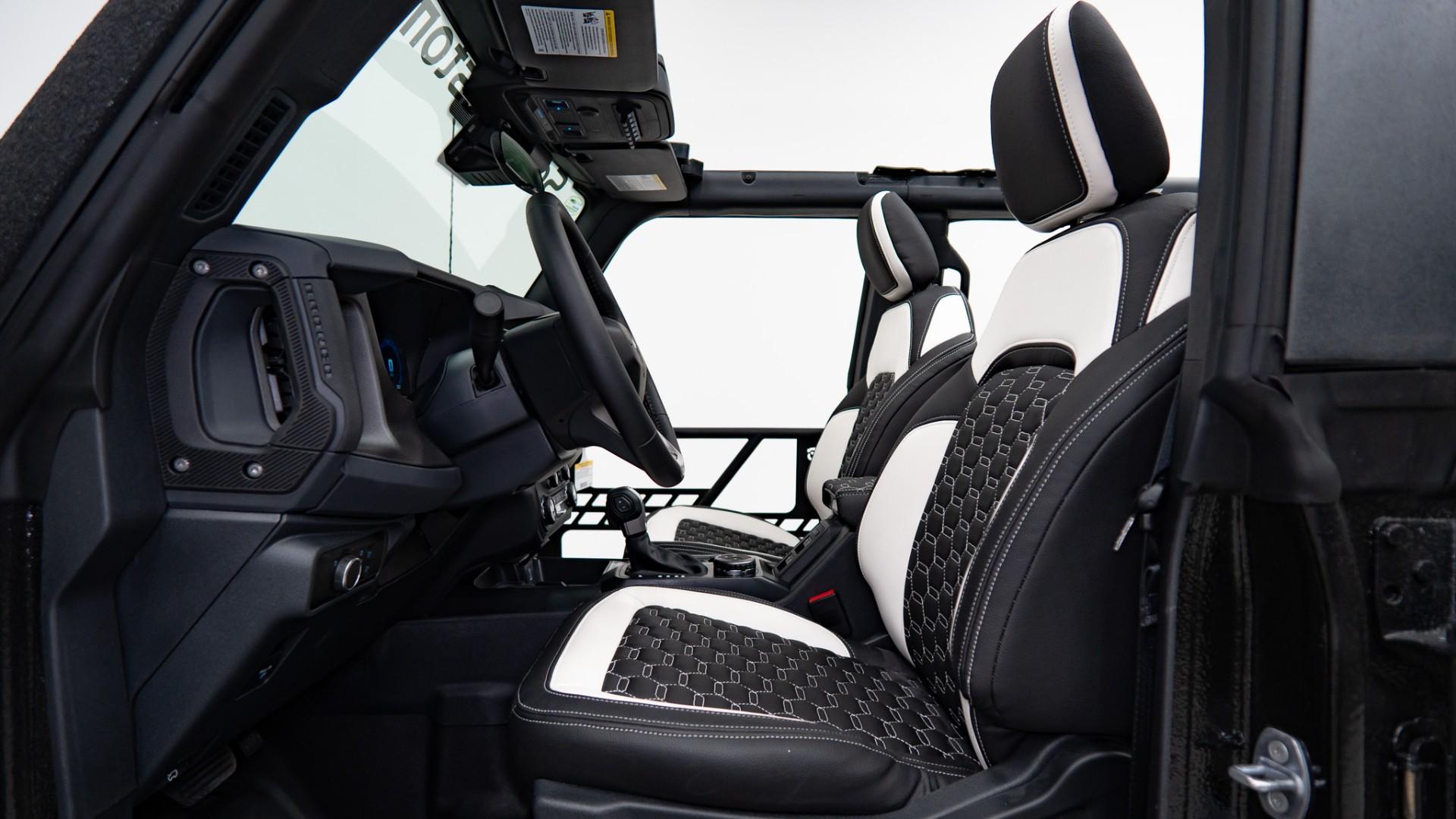2025 FORD BRONCO in Black, photo 20 of 57