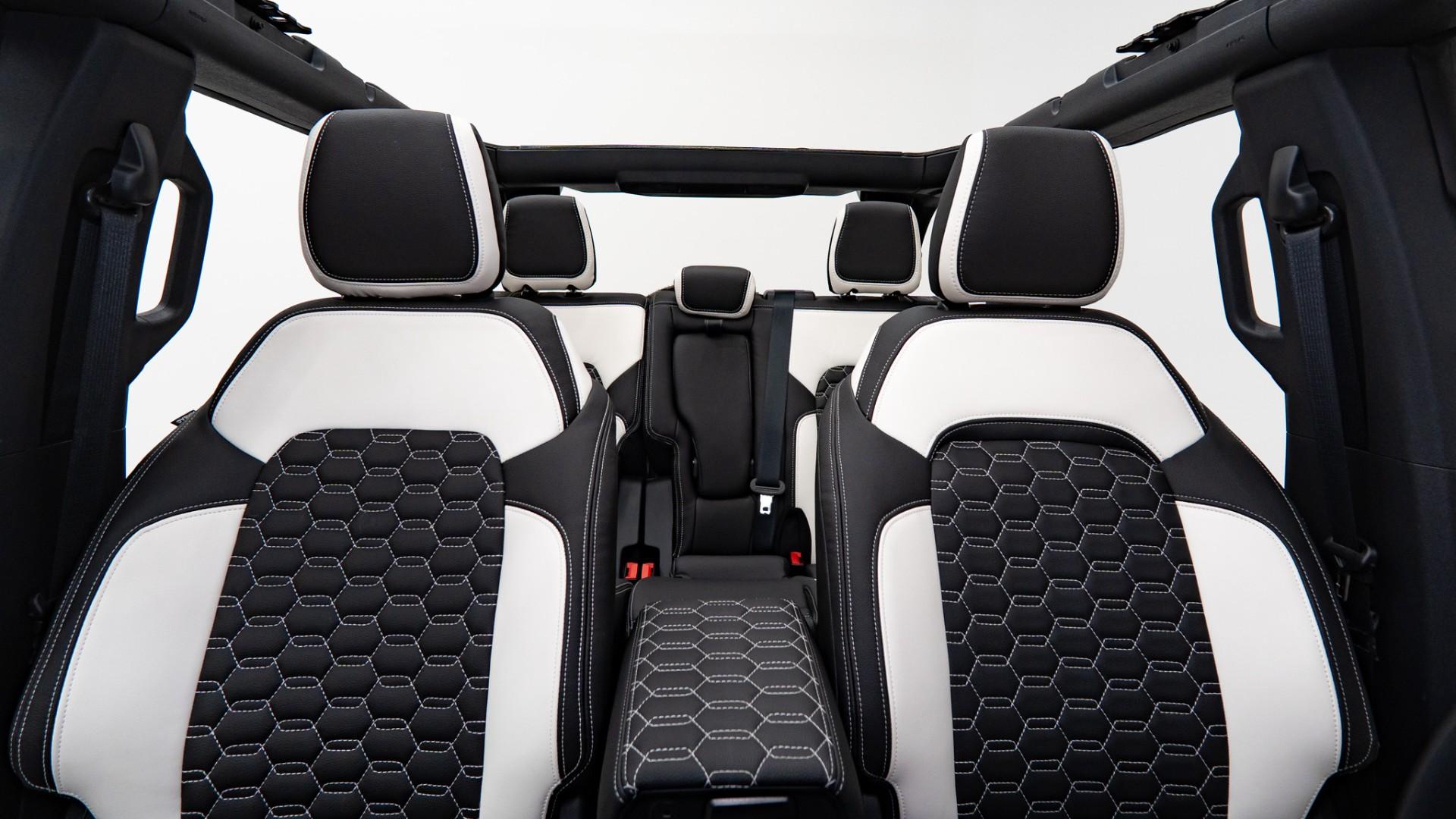 2025 FORD BRONCO in Black, photo 3 of 57