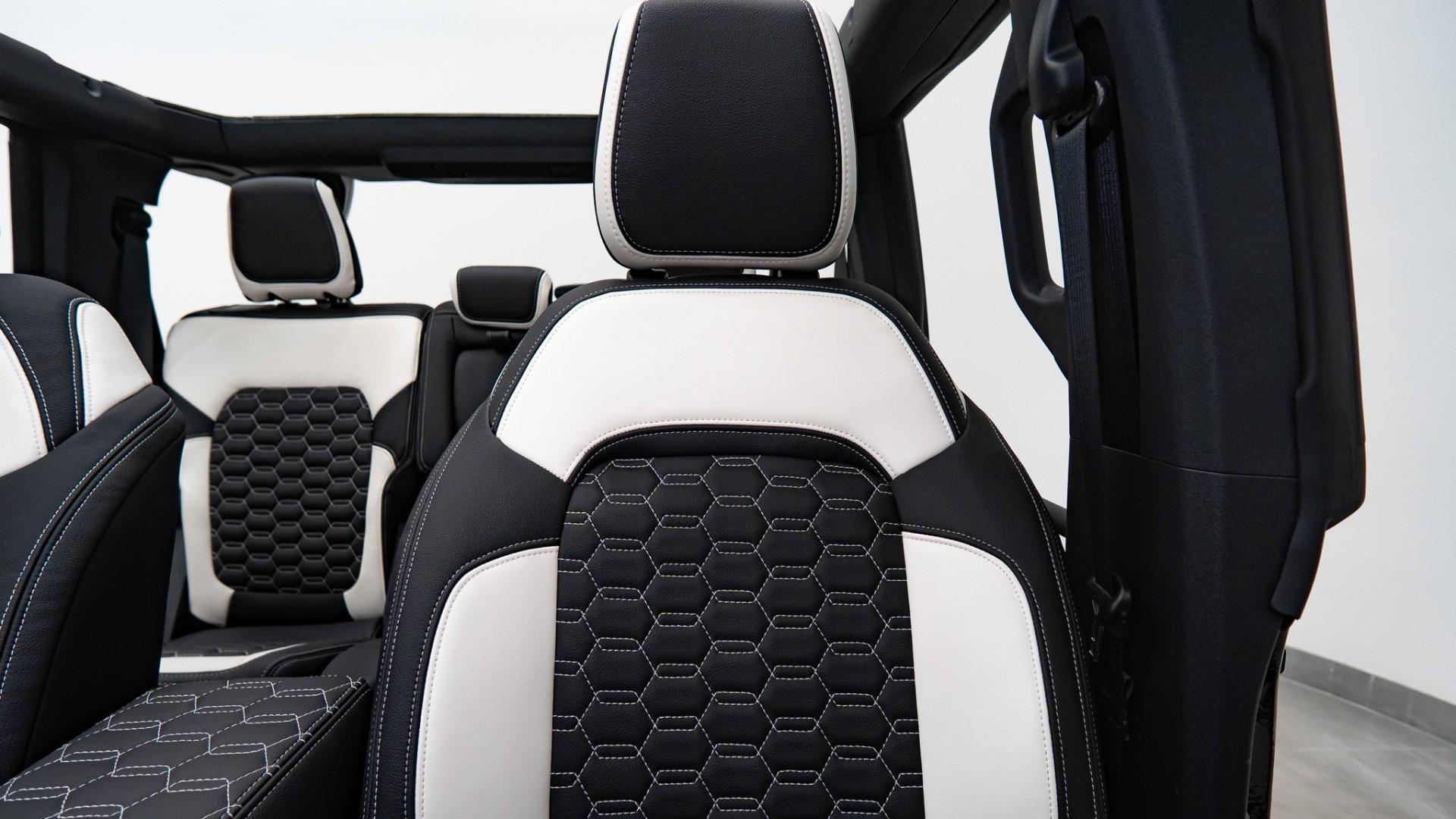 2025 FORD BRONCO in Black, photo 26 of 57