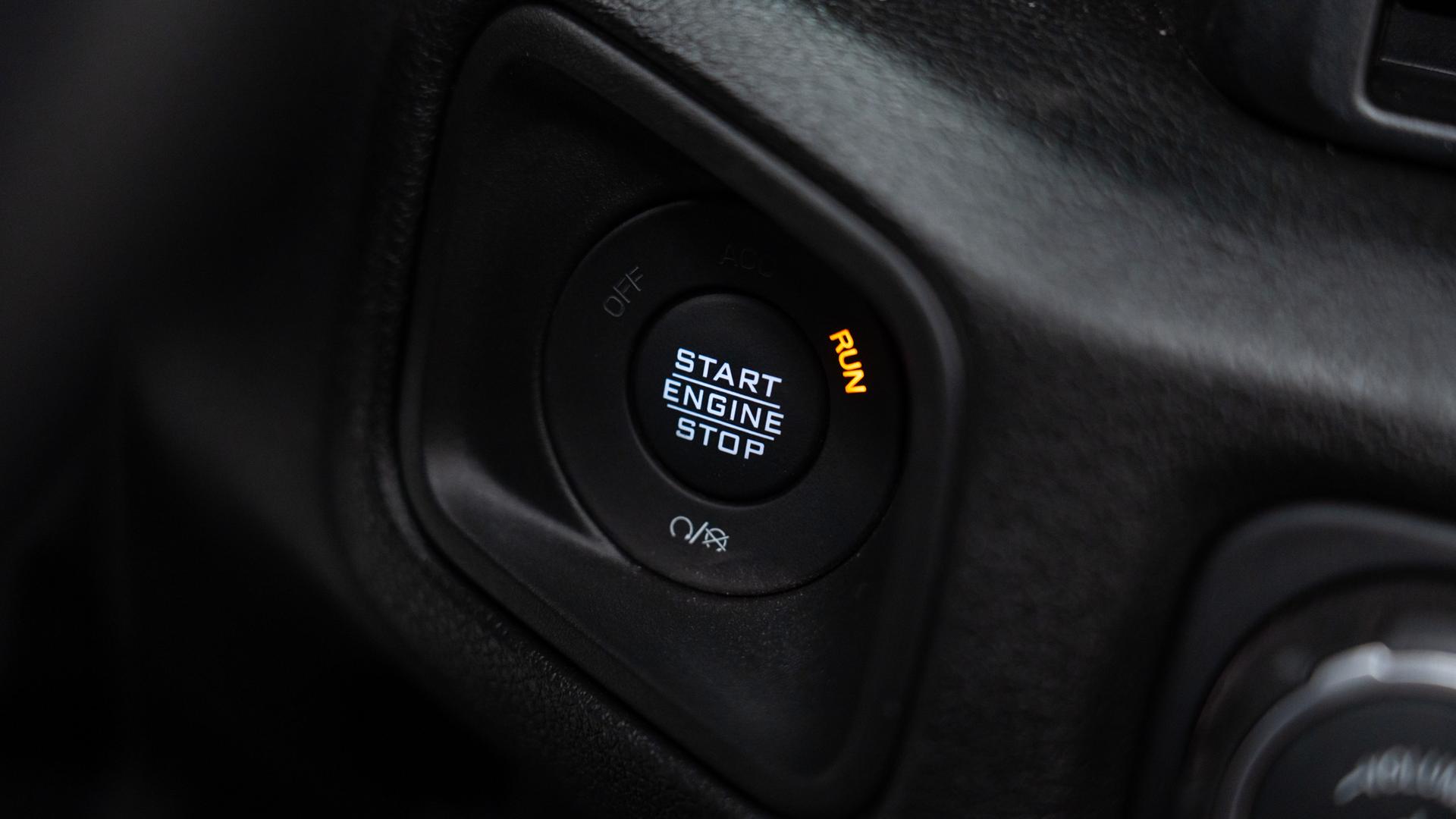 2025 JEEP GLADIATOR in Navy, photo 29 of 31
