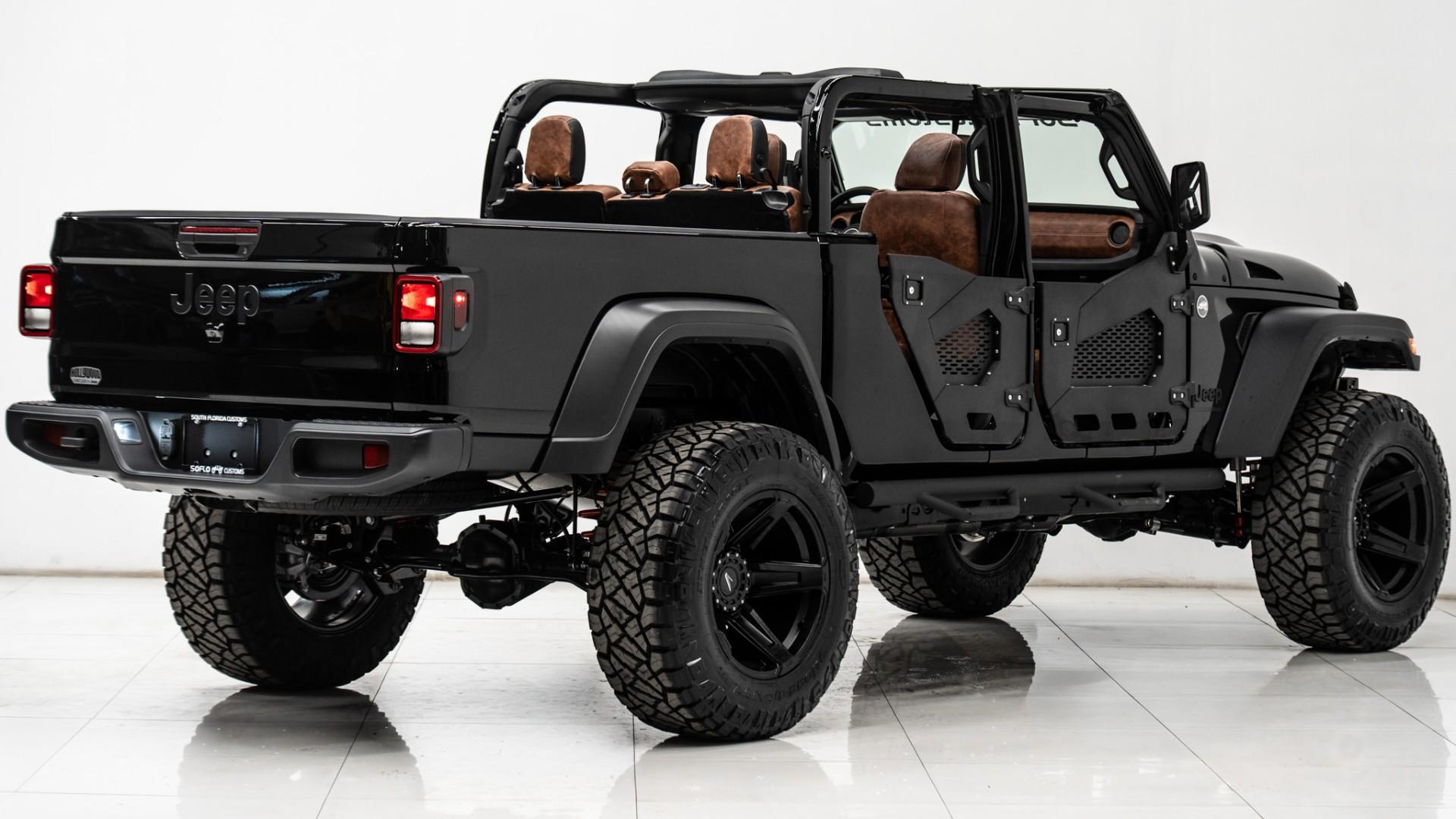 2025 JEEP GLADIATOR in Black, photo 11 of 59
