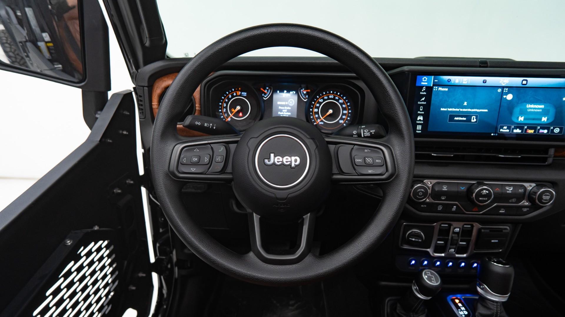 2025 JEEP GLADIATOR in Black, photo 23 of 59