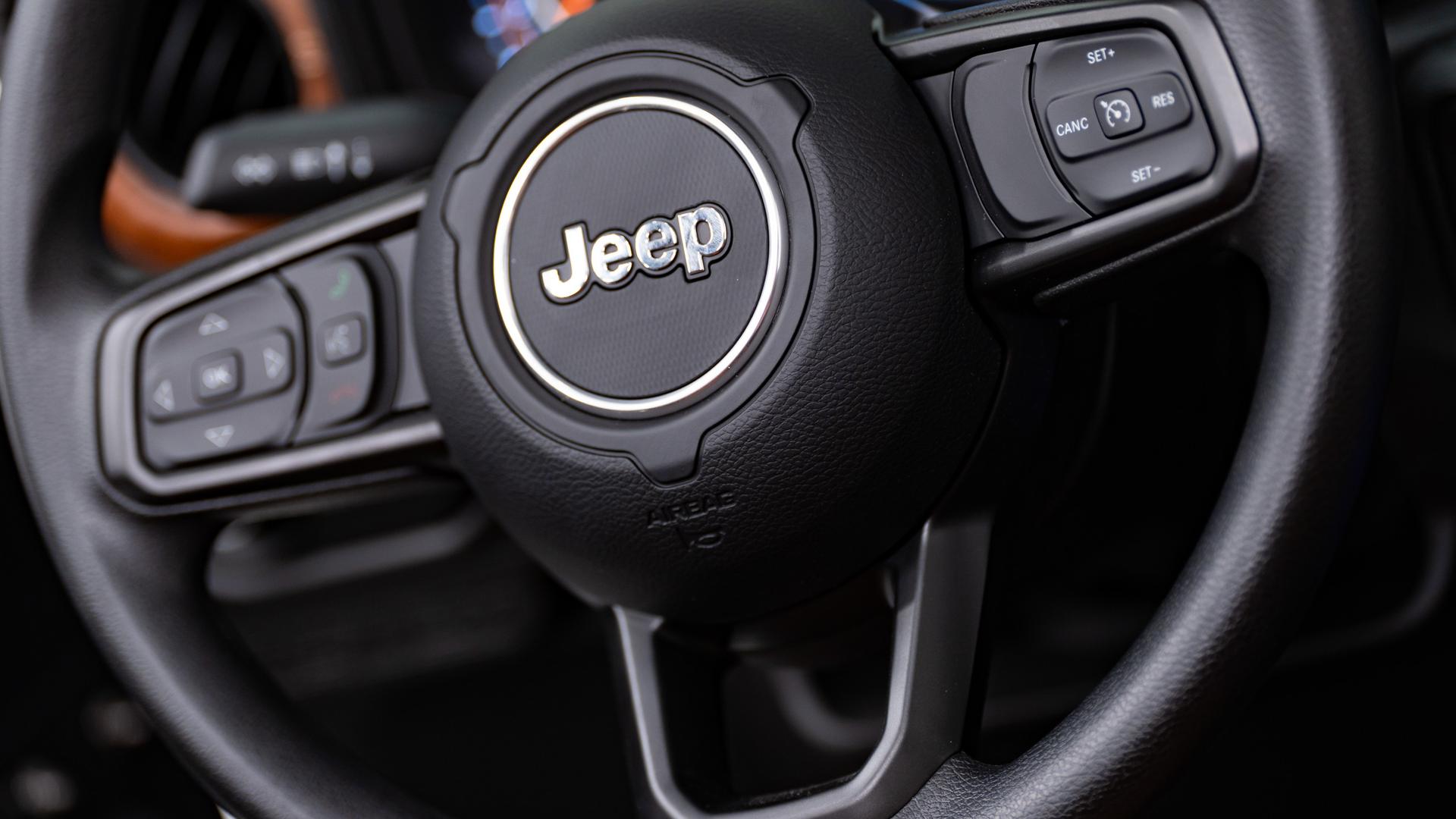 2025 JEEP GLADIATOR in Black, photo 25 of 59