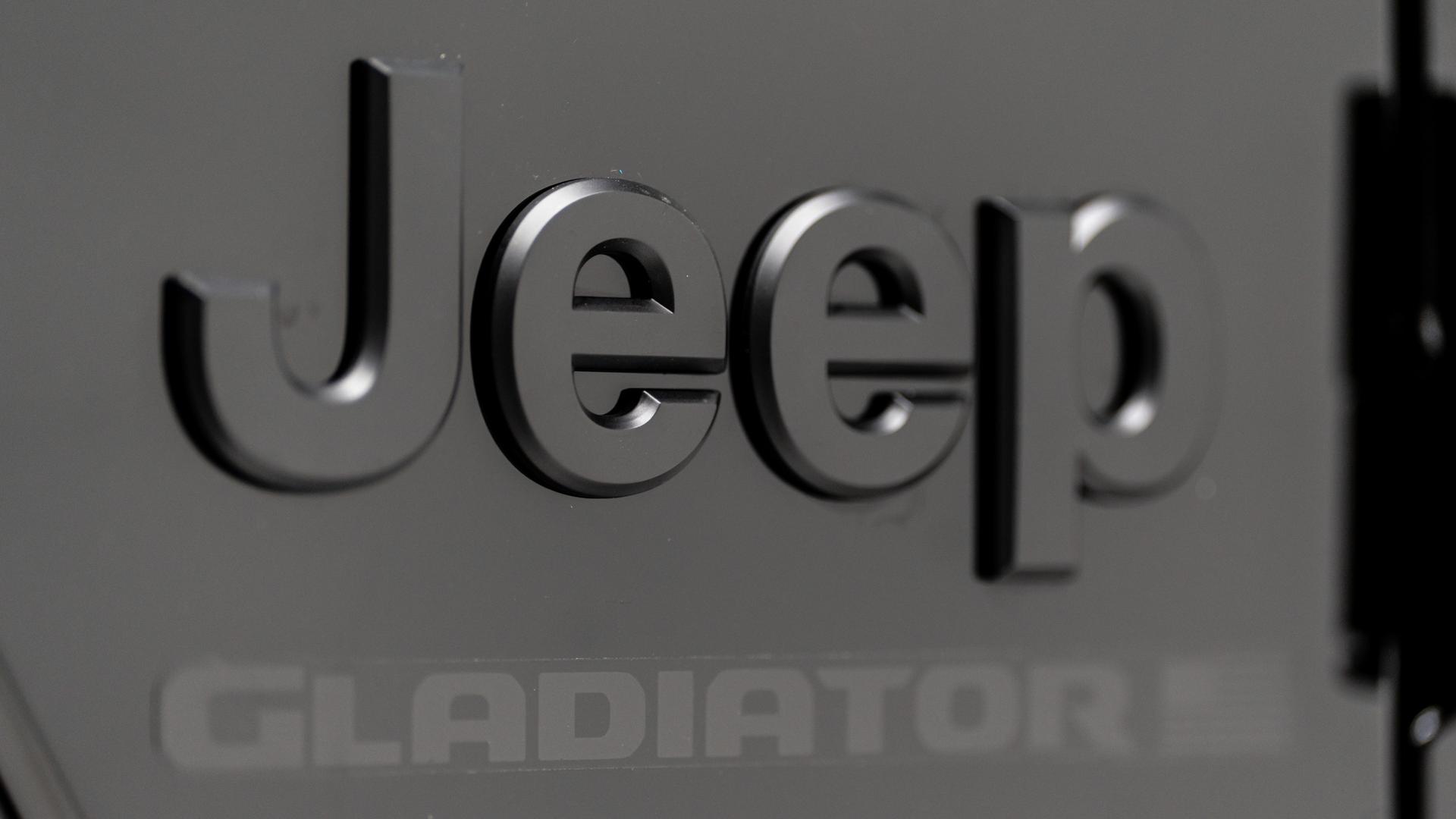 2025 JEEP GLADIATOR in Black, photo 36 of 59