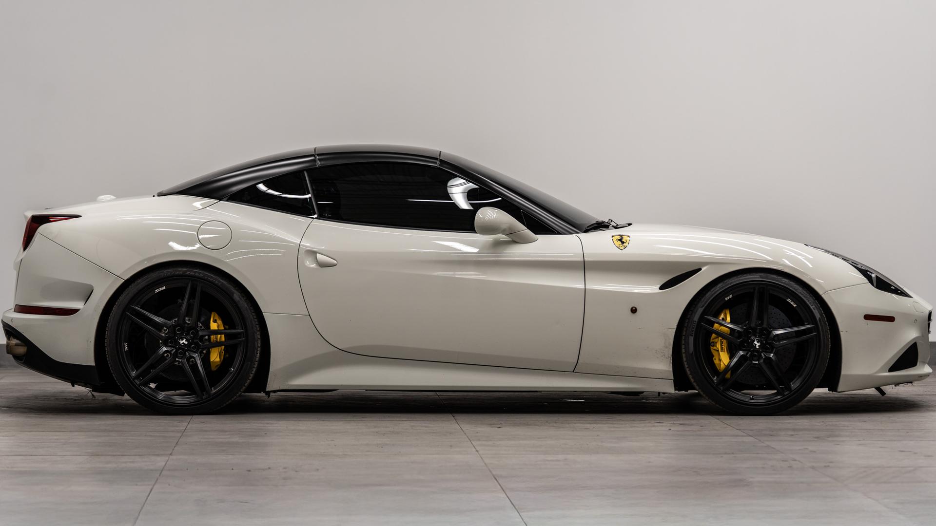 2018 FERRARI CALIFORNIA T in White, photo 5 of 42