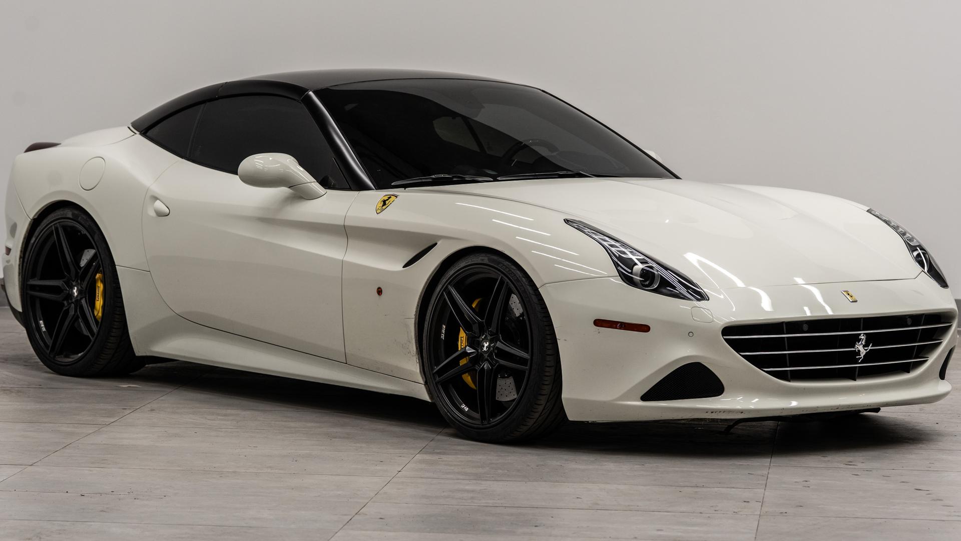 2018 FERRARI CALIFORNIA T in White, photo 13 of 42