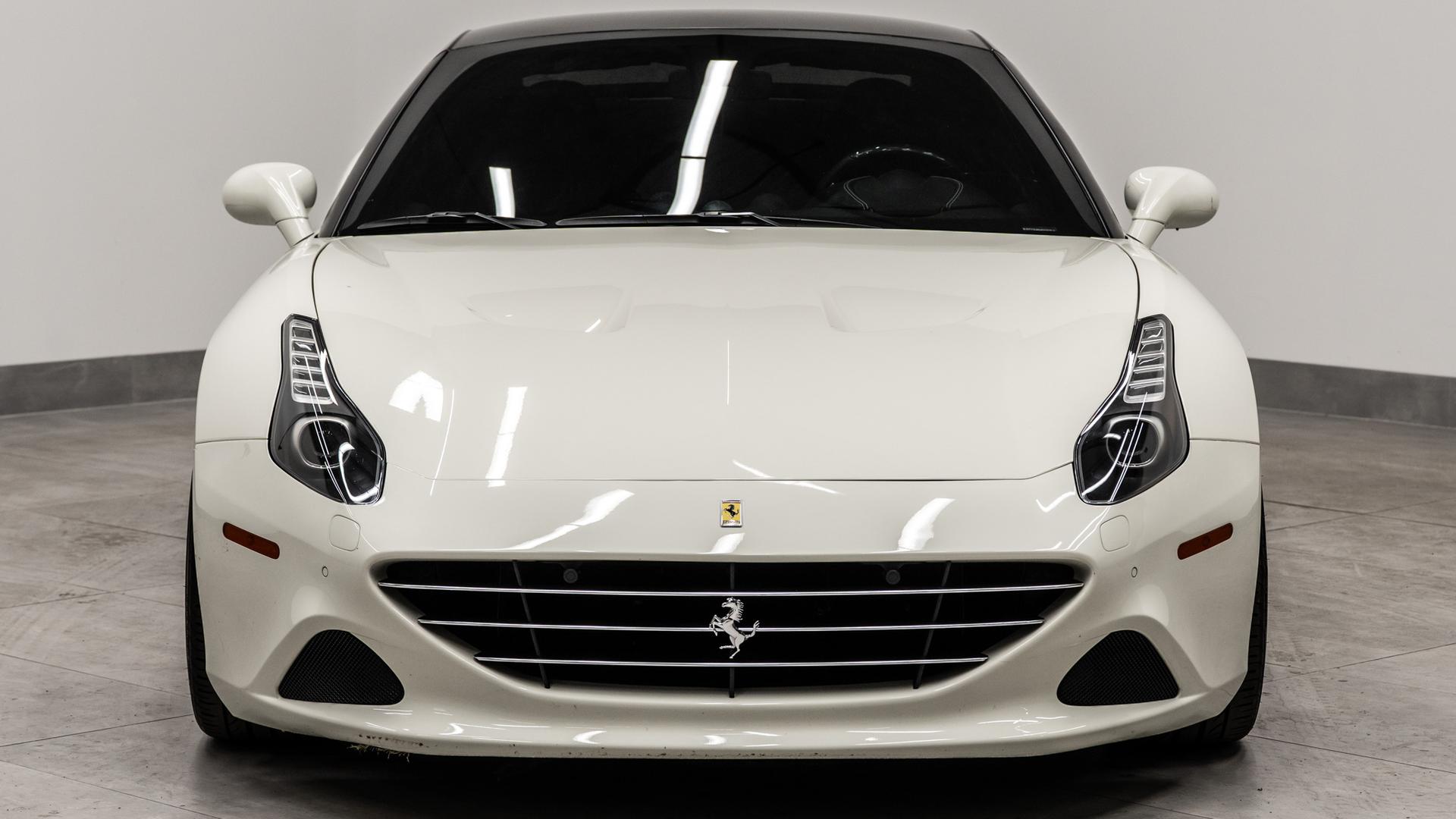 2018 FERRARI CALIFORNIA T in White, photo 11 of 42