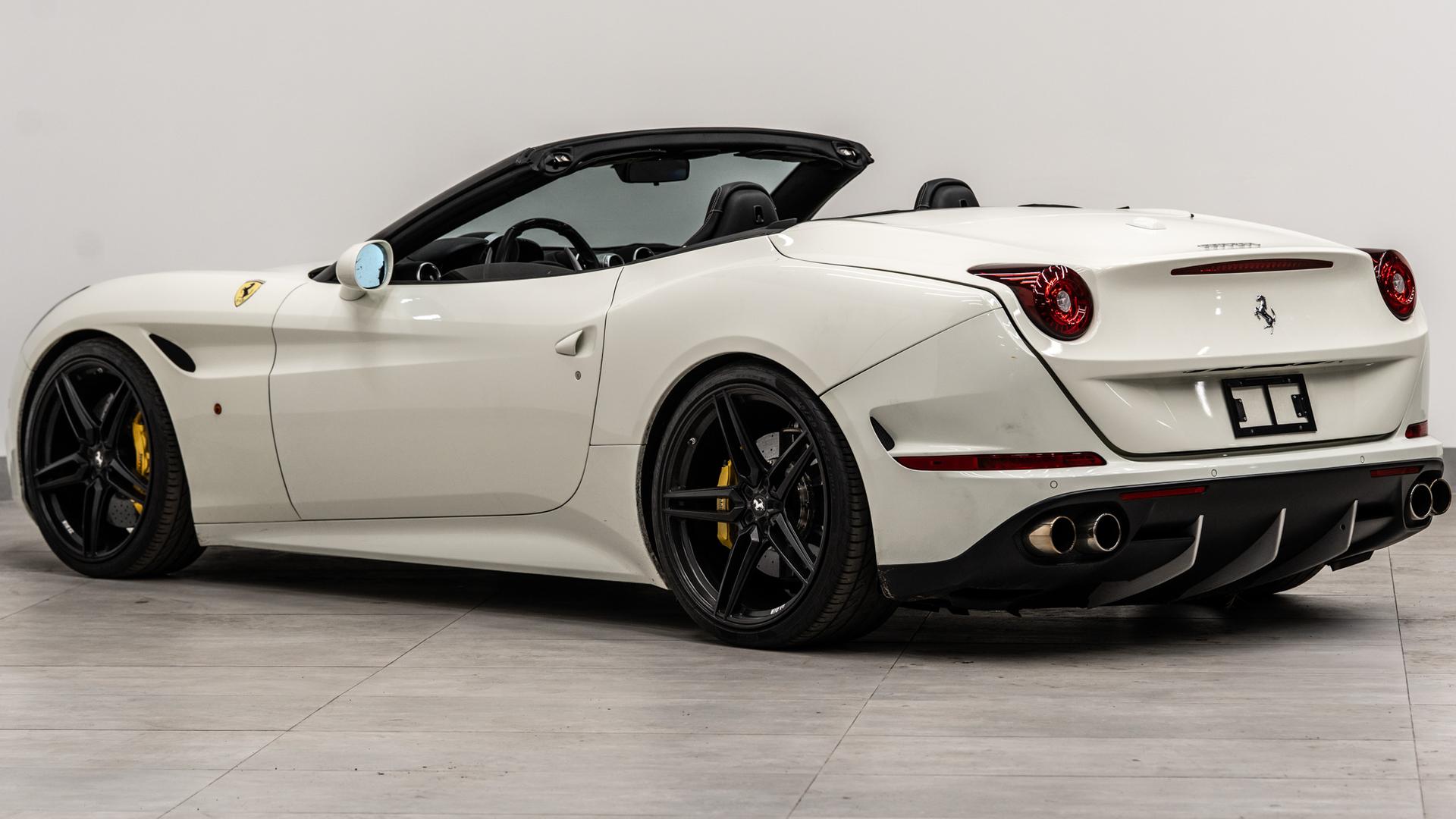 2018 FERRARI CALIFORNIA T in White, photo 4 of 42