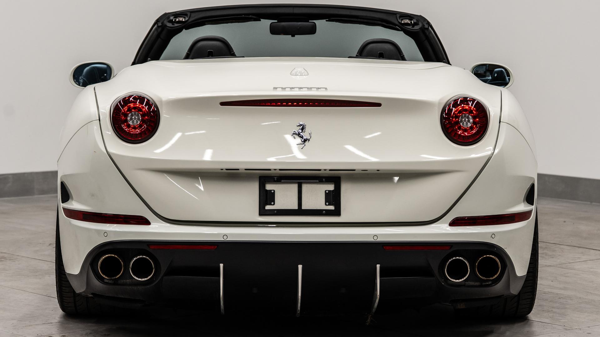 2018 FERRARI CALIFORNIA T in White, photo 7 of 42