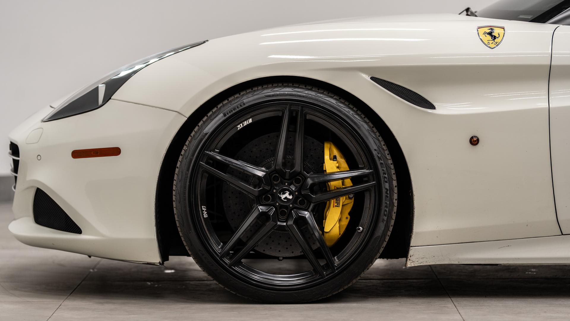2018 FERRARI CALIFORNIA T in White, photo 21 of 42
