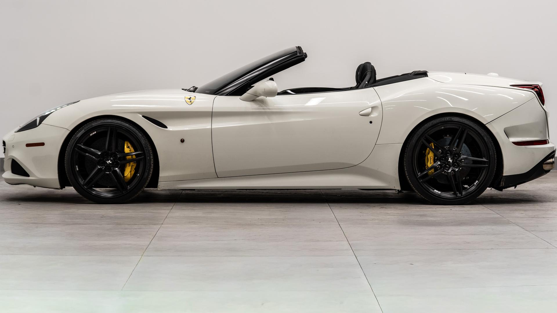 2018 FERRARI CALIFORNIA T in White, photo 12 of 42