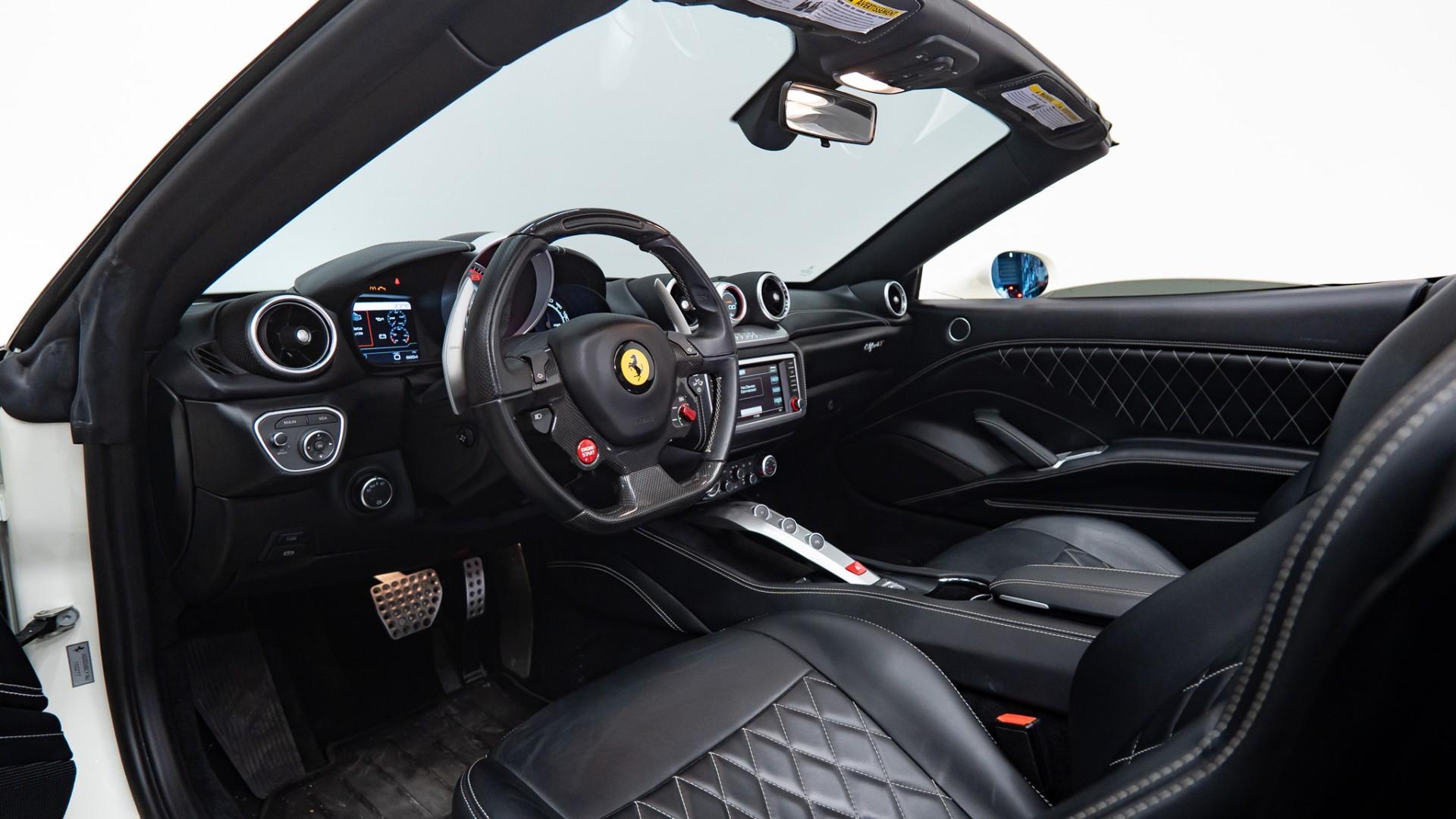 2018 FERRARI CALIFORNIA T in White, photo 2 of 42