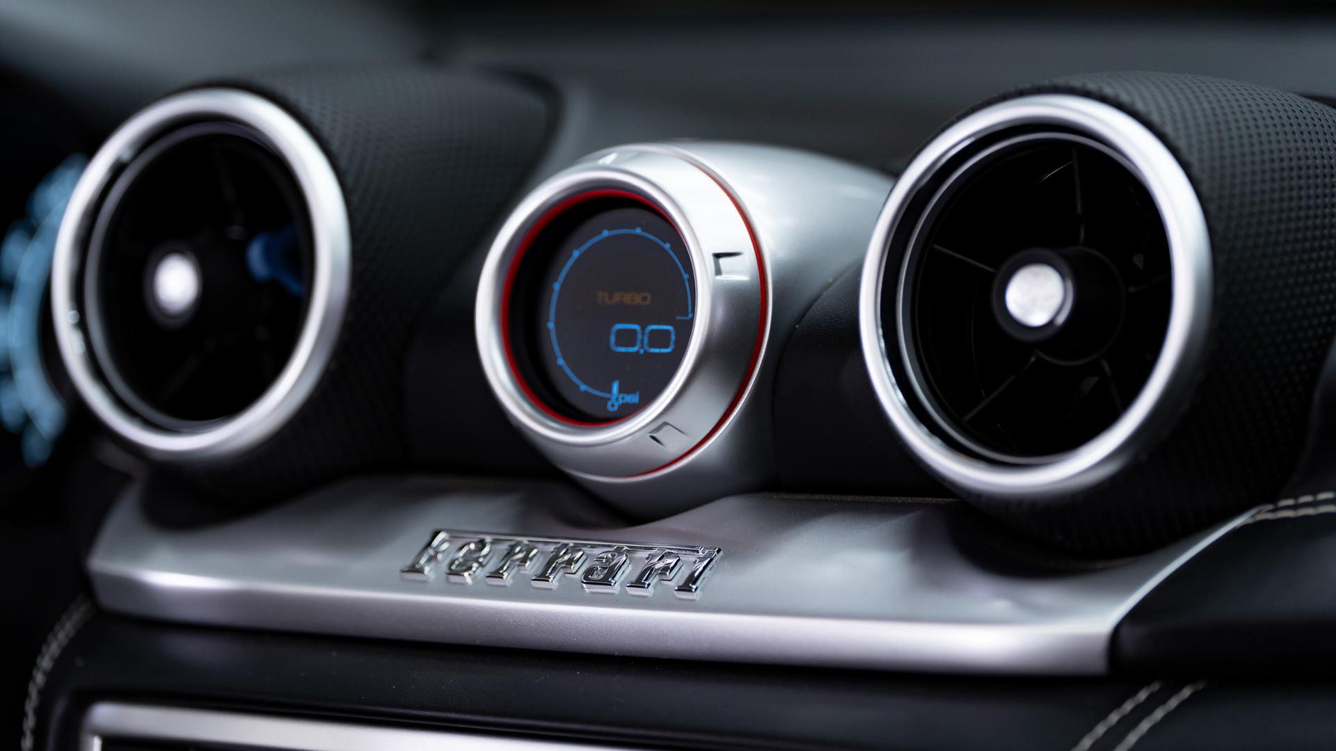 2018 FERRARI CALIFORNIA T in White, photo 36 of 42