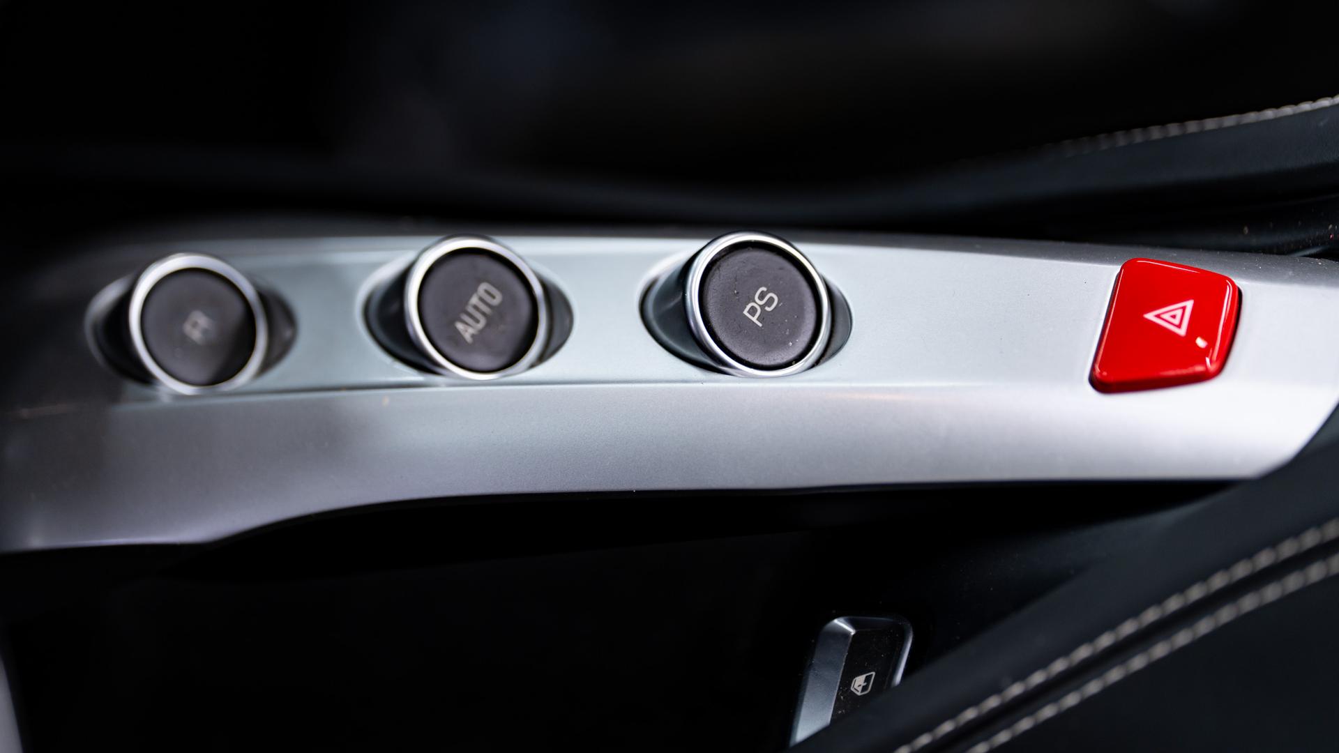 2018 FERRARI CALIFORNIA T in White, photo 40 of 42