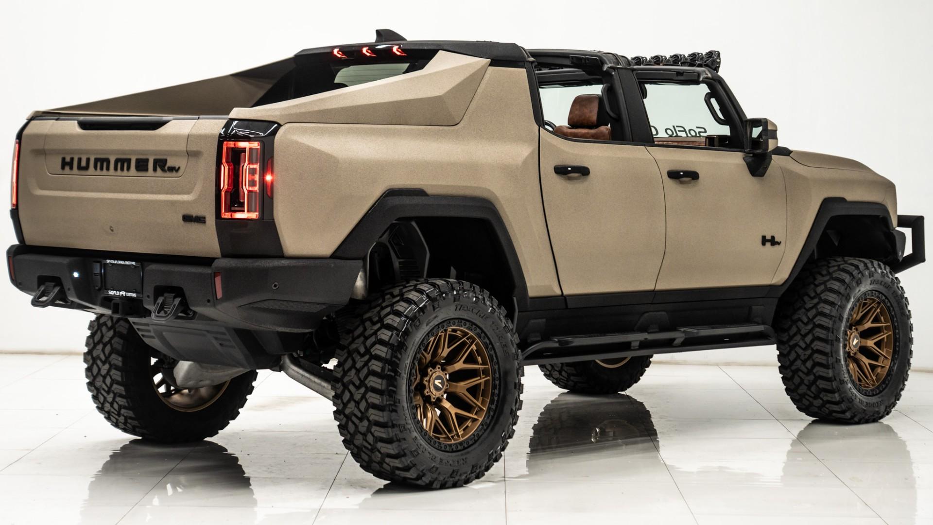 2025 GMC HUMMER EV PICKUP in Tan, photo 10 of 52