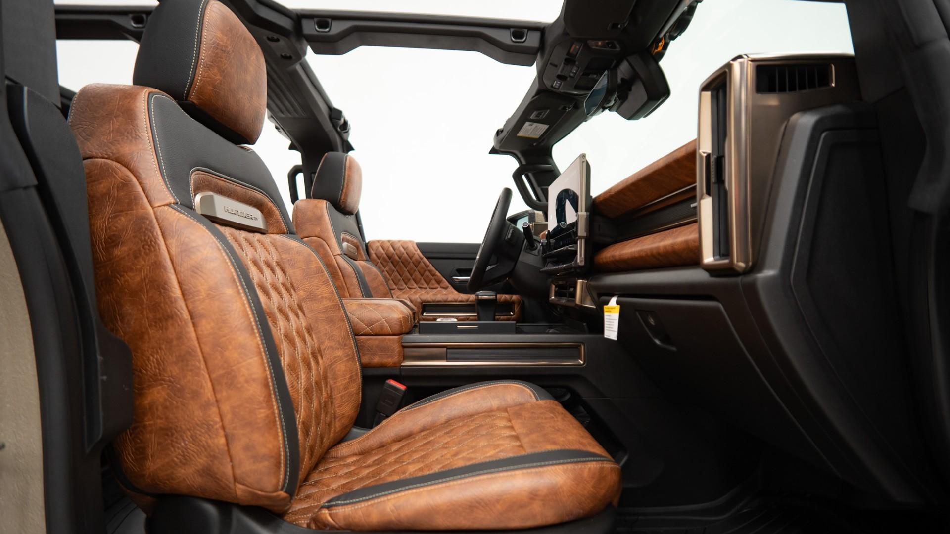 2025 GMC HUMMER EV PICKUP in Tan, photo 30 of 52