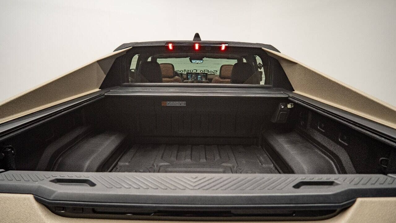 2025 GMC HUMMER EV PICKUP in Tan, photo 16 of 52
