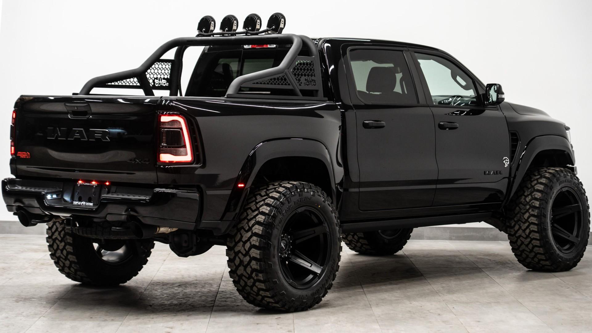 2024 RAM TRX in DIAMOND BLACK CRYSTAL PEARLCOAT, photo 7 of 52