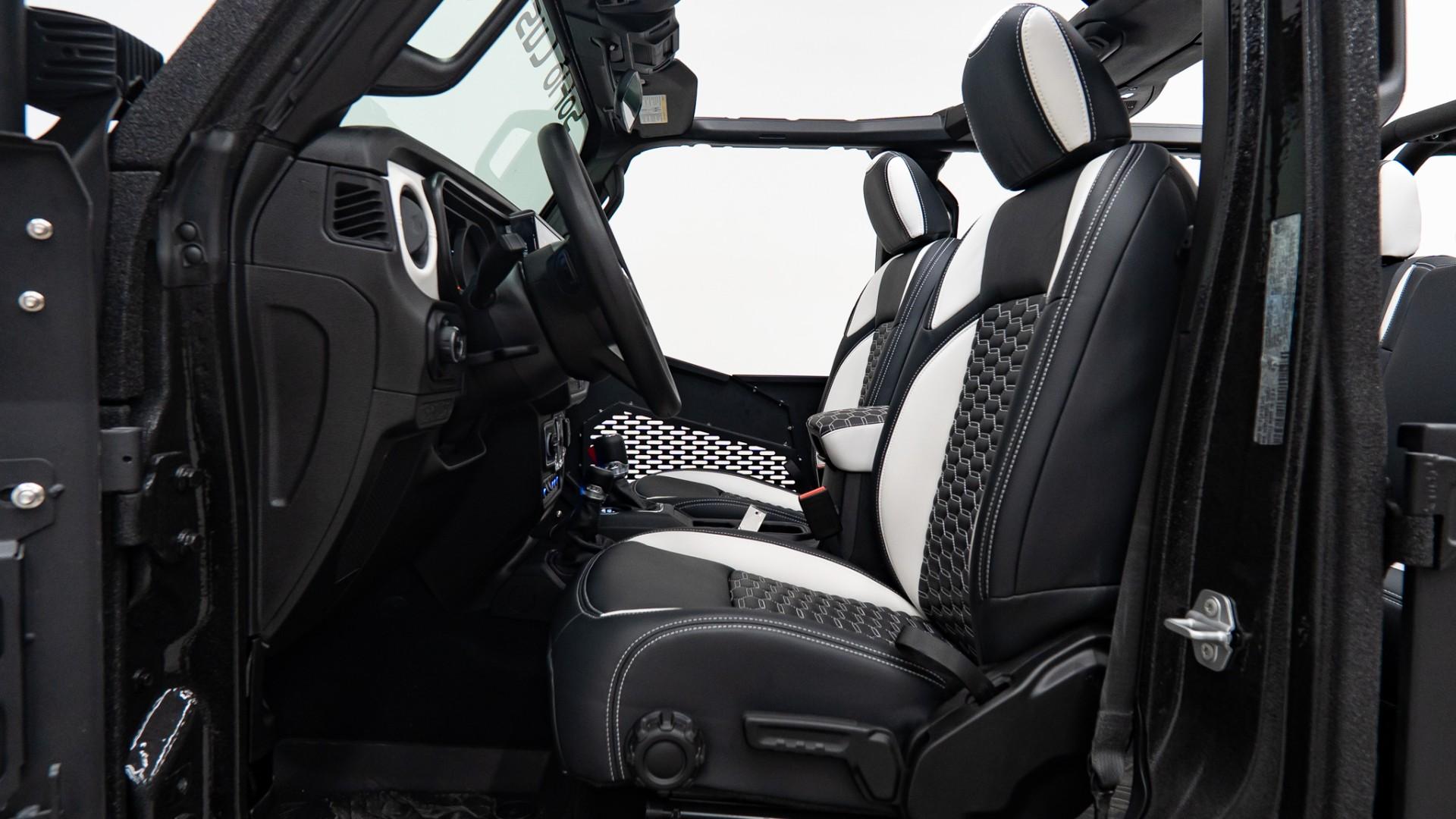 2026 JEEP GLADIATOR in Black, photo 26 of 60