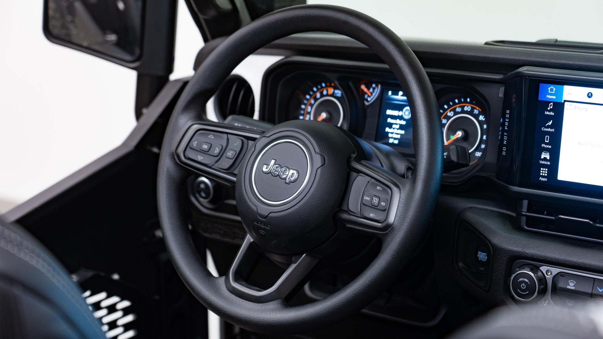 2026 JEEP GLADIATOR in Black, photo 32 of 60