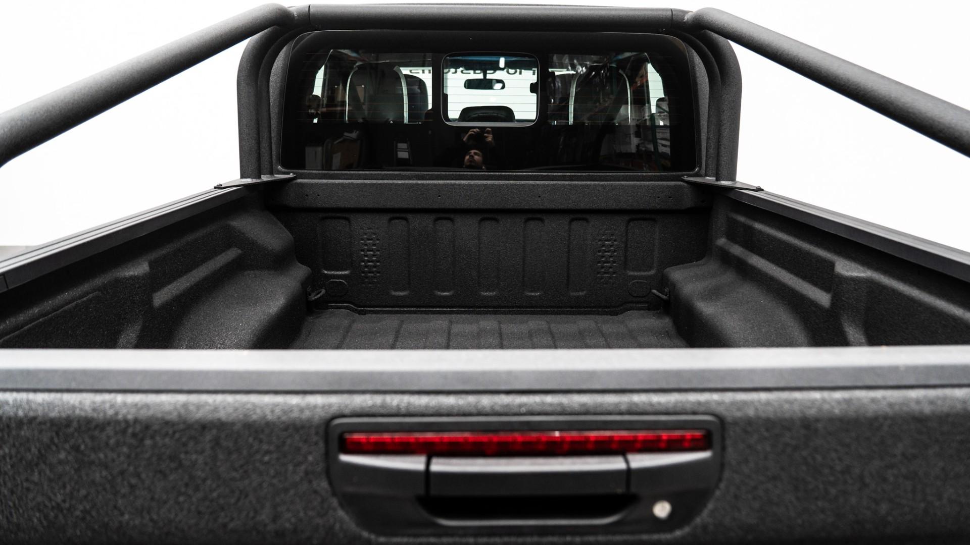 2026 JEEP GLADIATOR in Black, photo 57 of 60