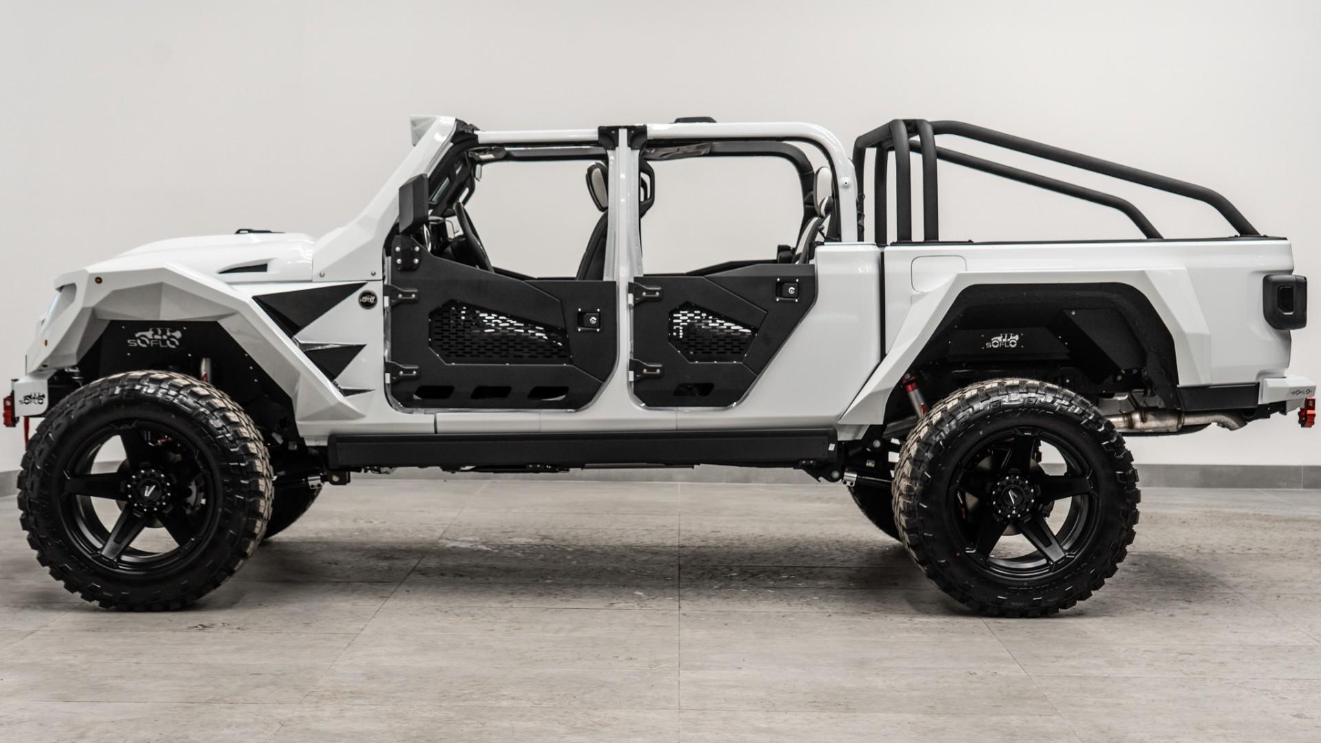 2025 JEEP GLADIATOR in BRIGHT WHITE CLEARCOAT, photo 9 of 60