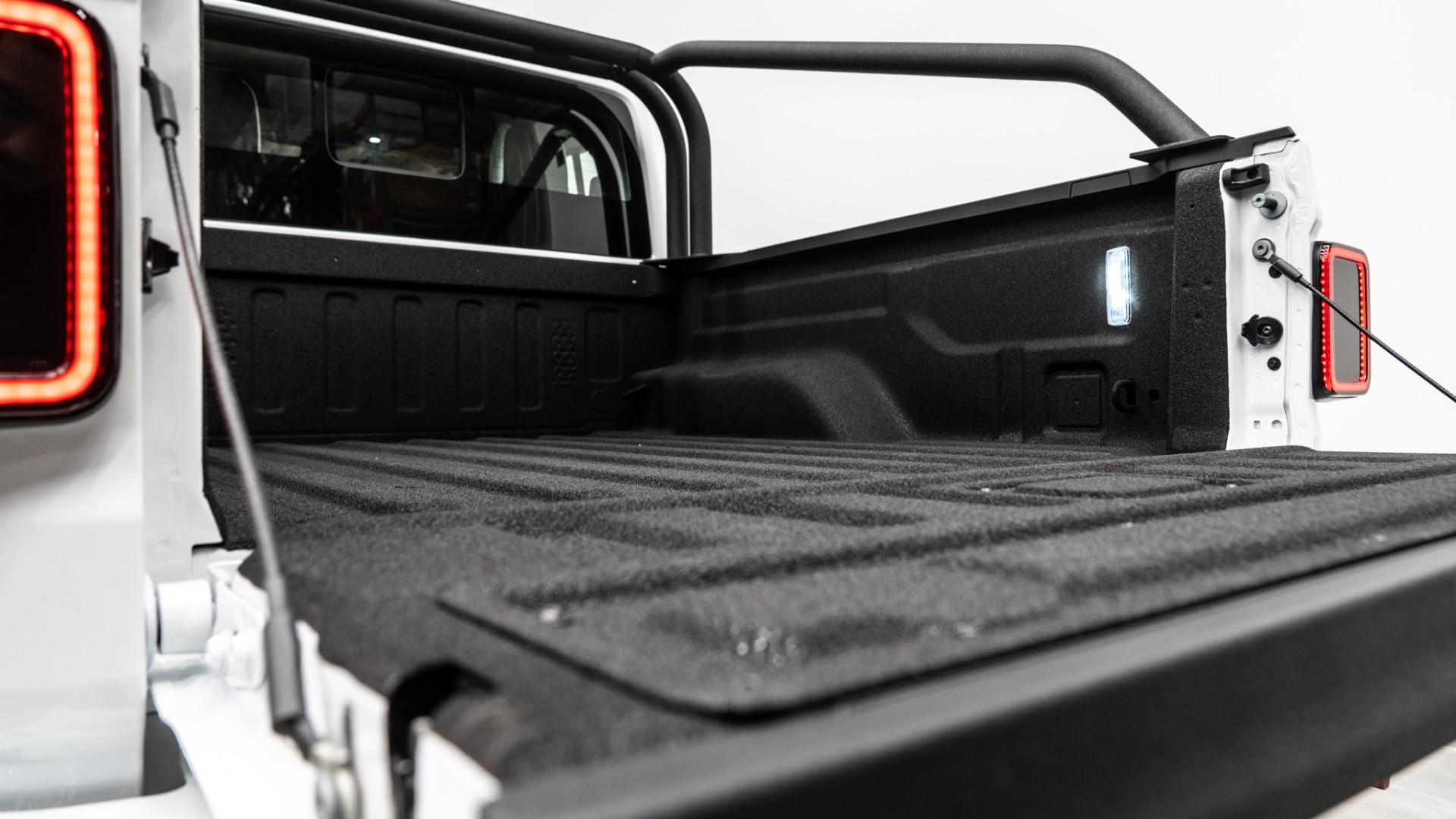 2025 JEEP GLADIATOR in BRIGHT WHITE CLEARCOAT, photo 42 of 60