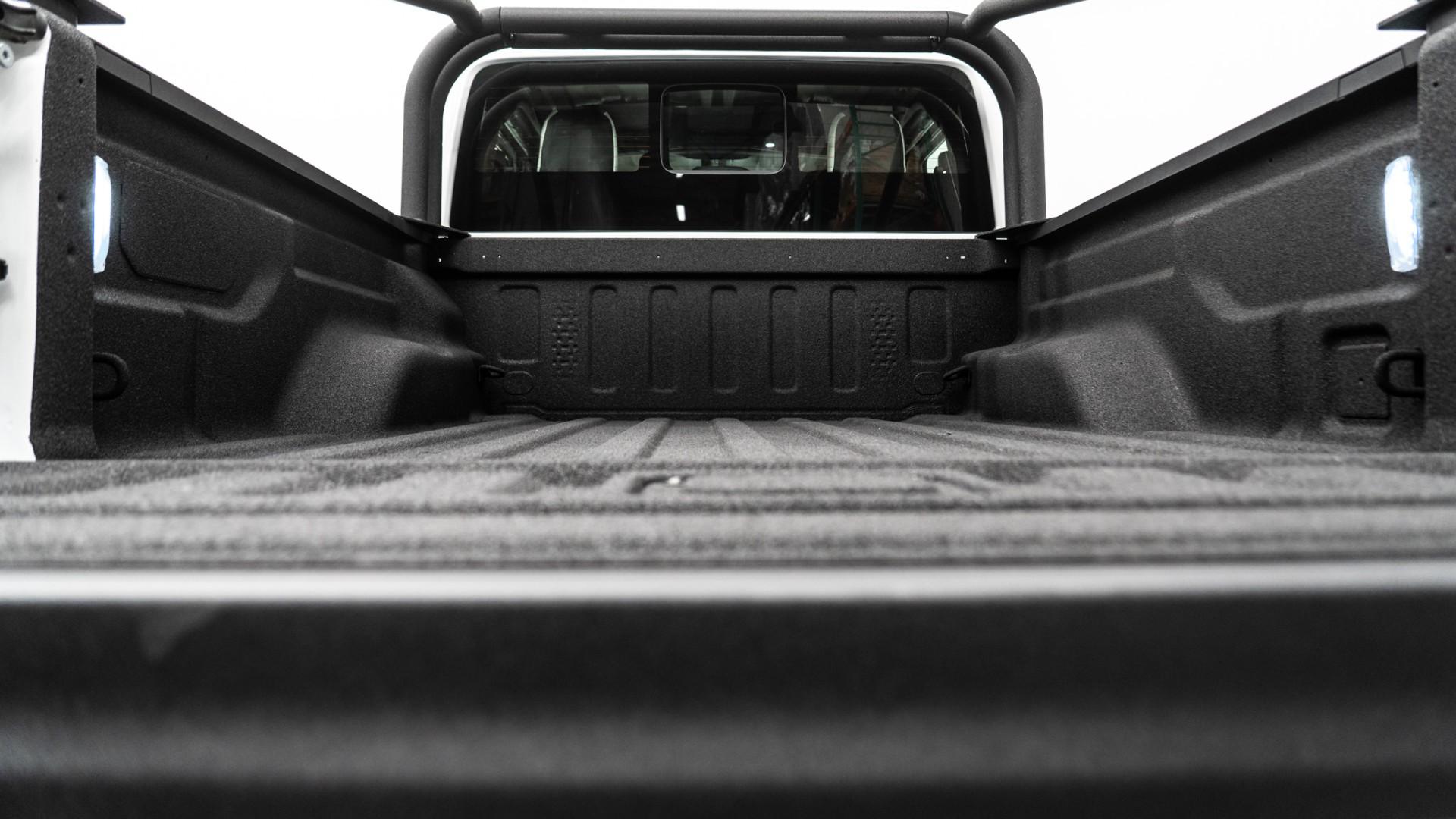 2025 JEEP GLADIATOR in BRIGHT WHITE CLEARCOAT, photo 43 of 60