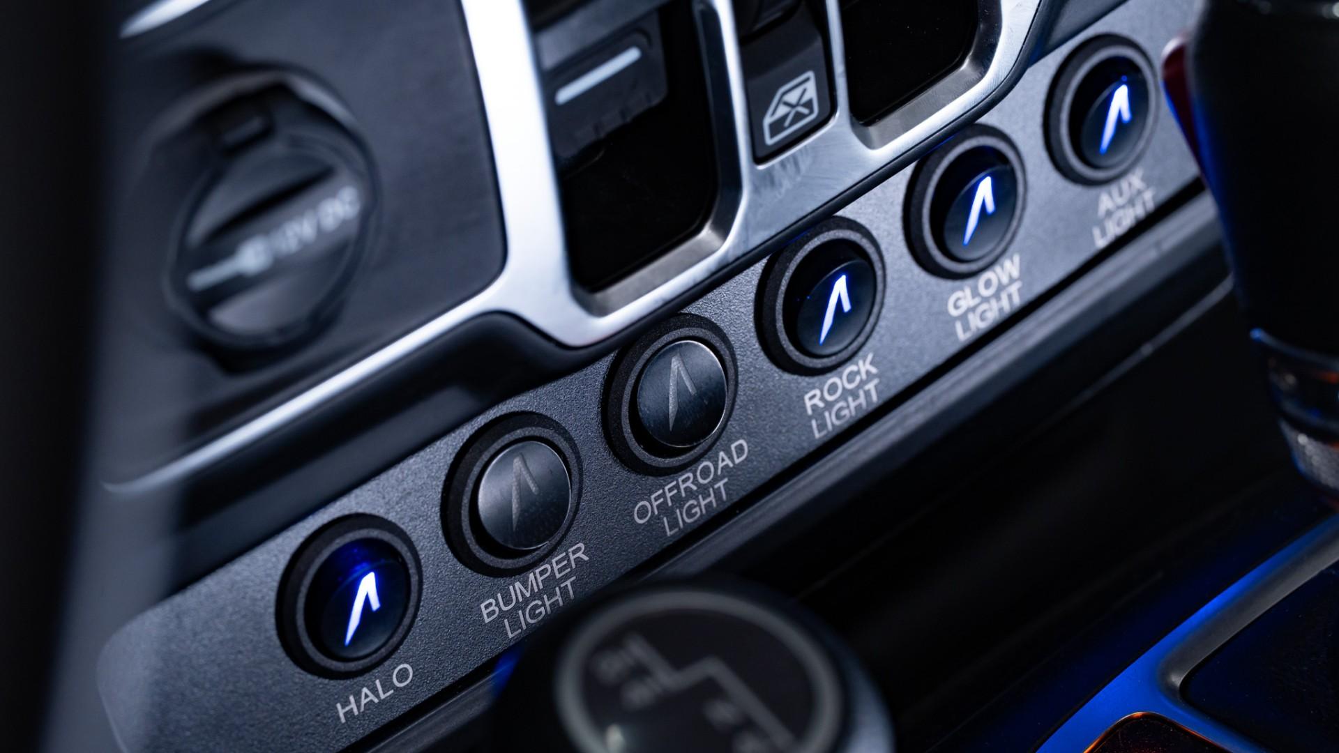 2025 JEEP GLADIATOR in Black, photo 13 of 54